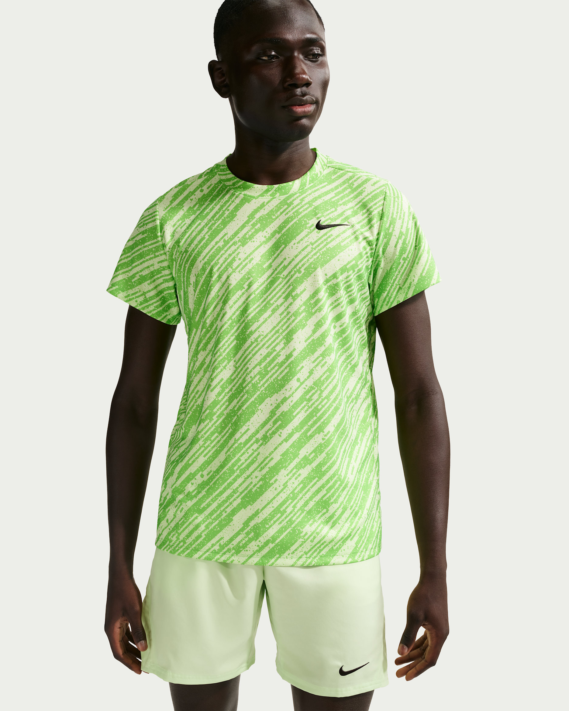 Maglia da tennis Dri-FIT NikeCourt Victory – Uomo - Mean Green/Nero