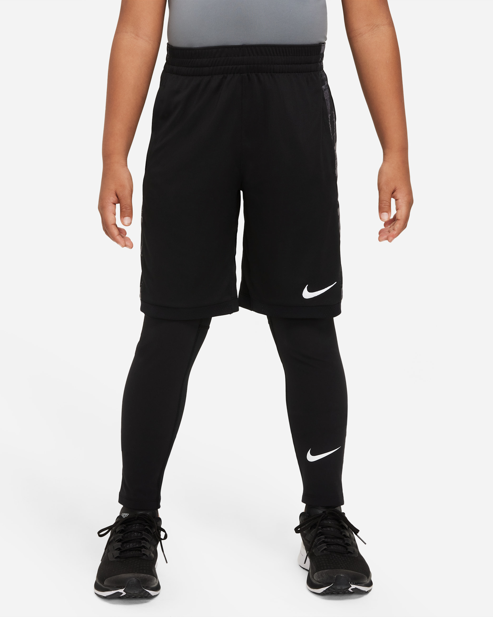 Nike Pro Dri-FIT older kids' (boys') tights - Black/White