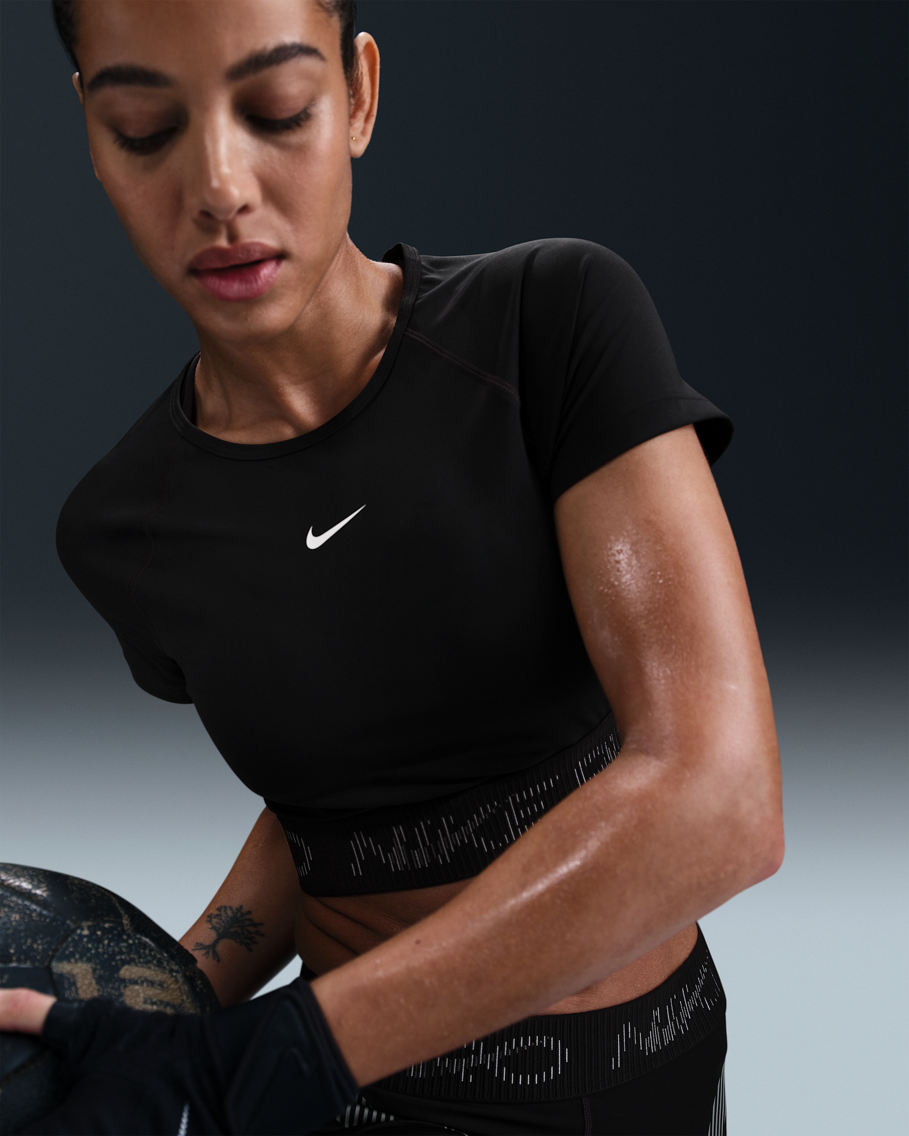 Nike Pro Women's Dri-FIT Short-Sleeve Cropped Graphic Top - Black/Cool Grey/White/White