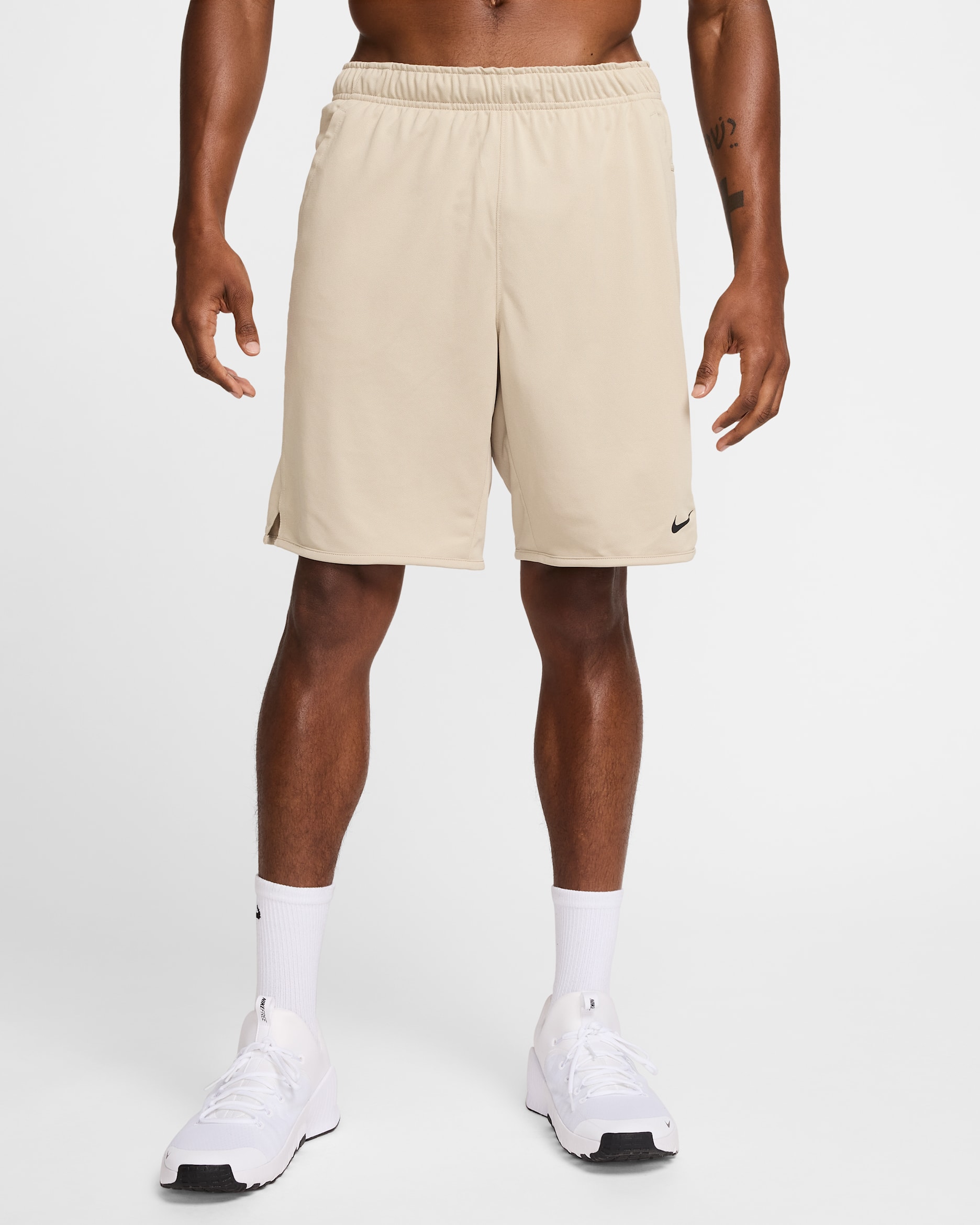 Ofodrade mångsidiga shorts Nike Totality Dri-FIT 23 cm för män - Desert Khaki/Svart/Desert Khaki/Svart