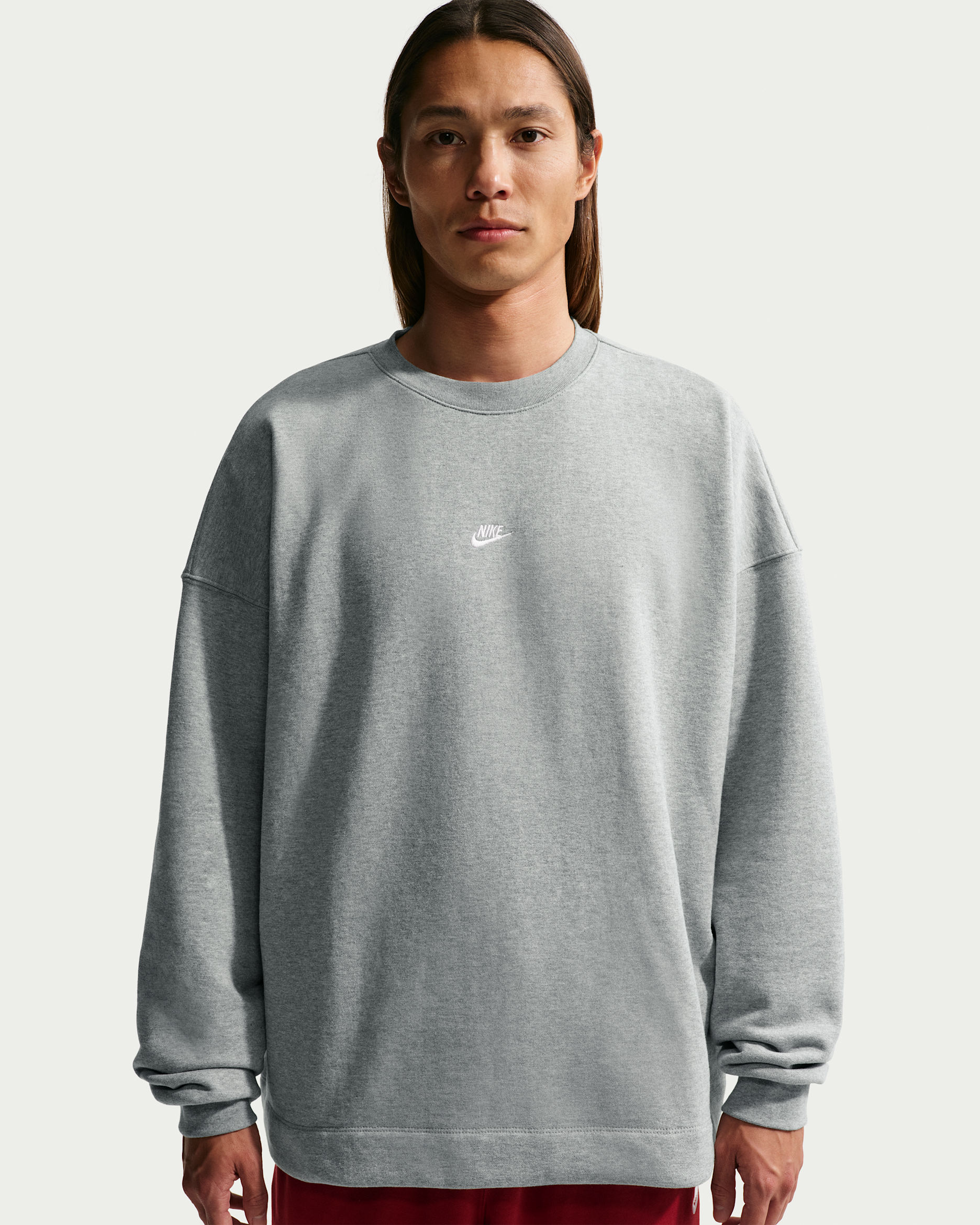 나이키 스포츠웨어 클럽 남성 오버사이즈 프렌치 테리 크루넥 스웻셔츠 - 다크 그레이 헤더/화이트