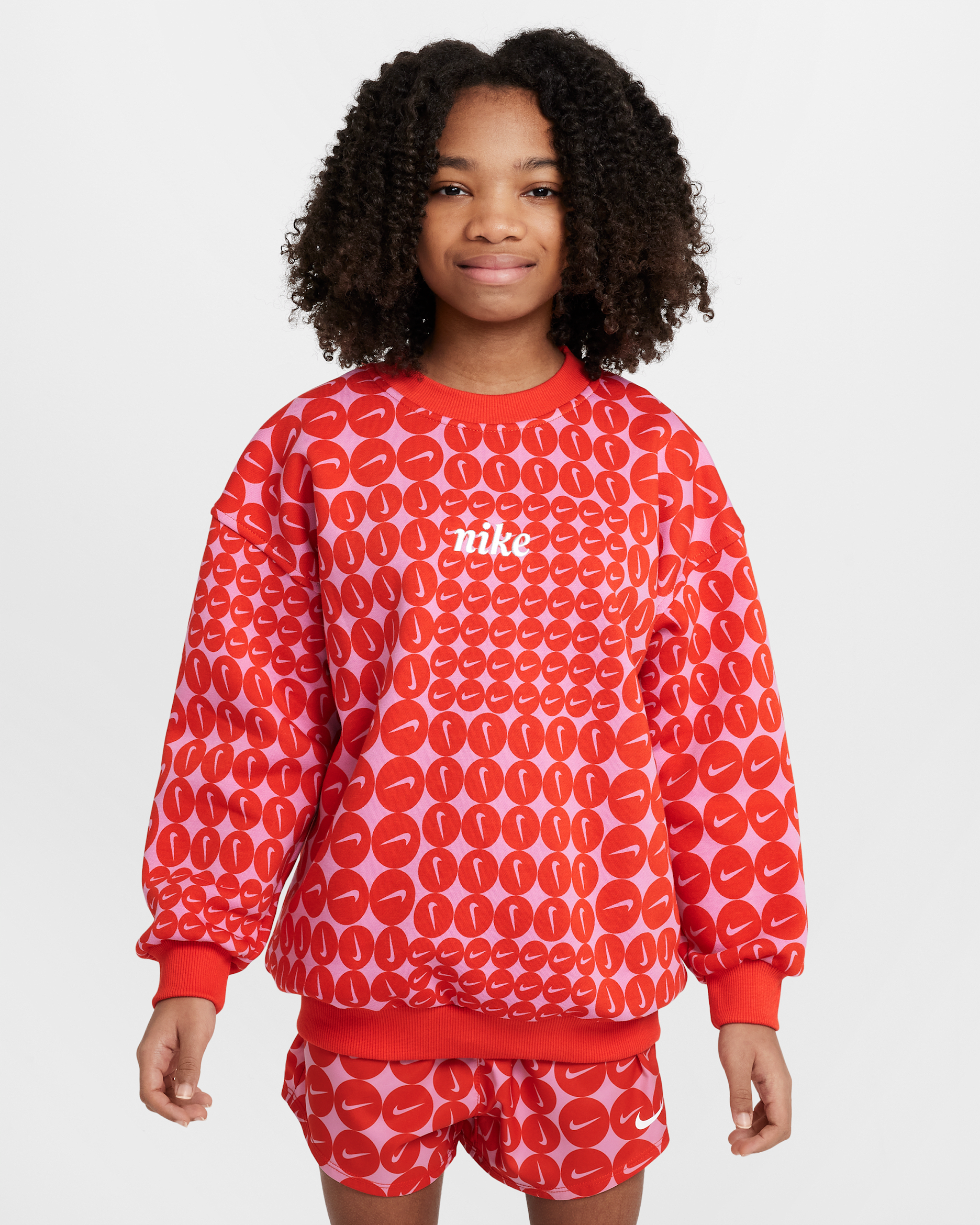 Sweatshirt de gola redonda folgada Nike Sportswear Club Fleece Júnior (Rapariga) - Vermelho Picante/Branco