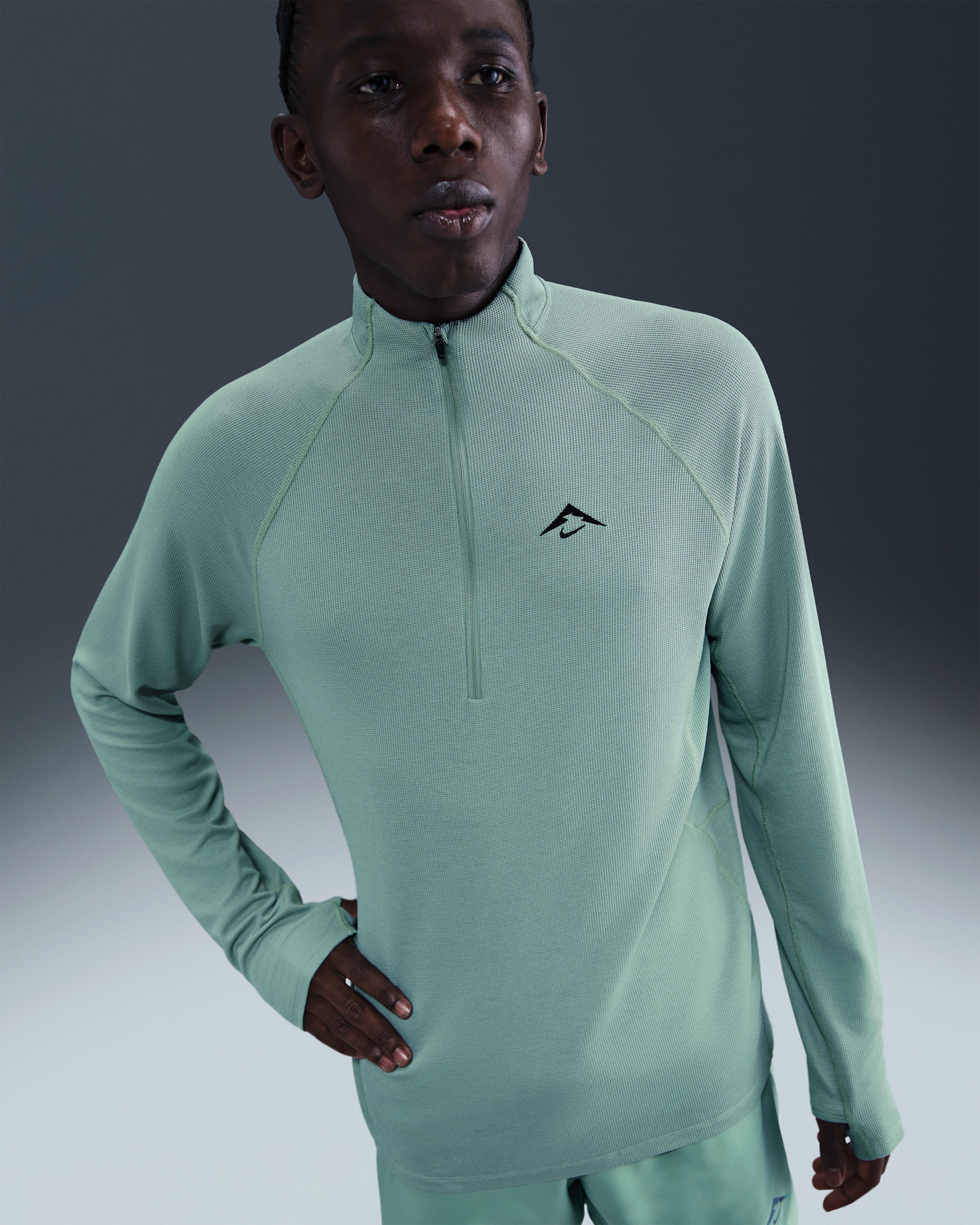 Playera de capa intermedia Dri-FIT de medio cierre para hombre Nike Trail - Cañón/Cañón/Negro