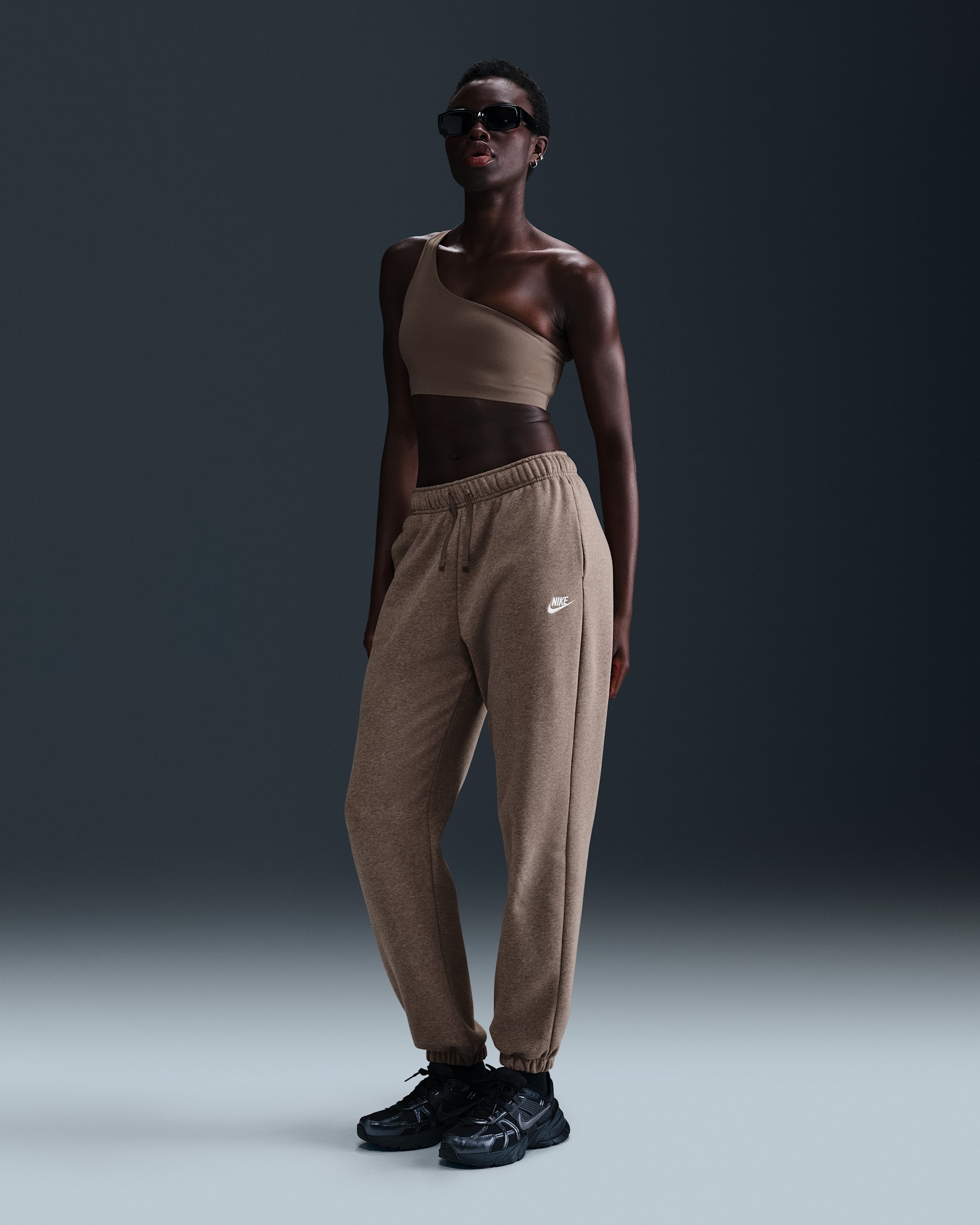Nike Sportswear Club Fleece Women's Mid-Rise Oversized Sweatpants - Mink Brown/Heather/White