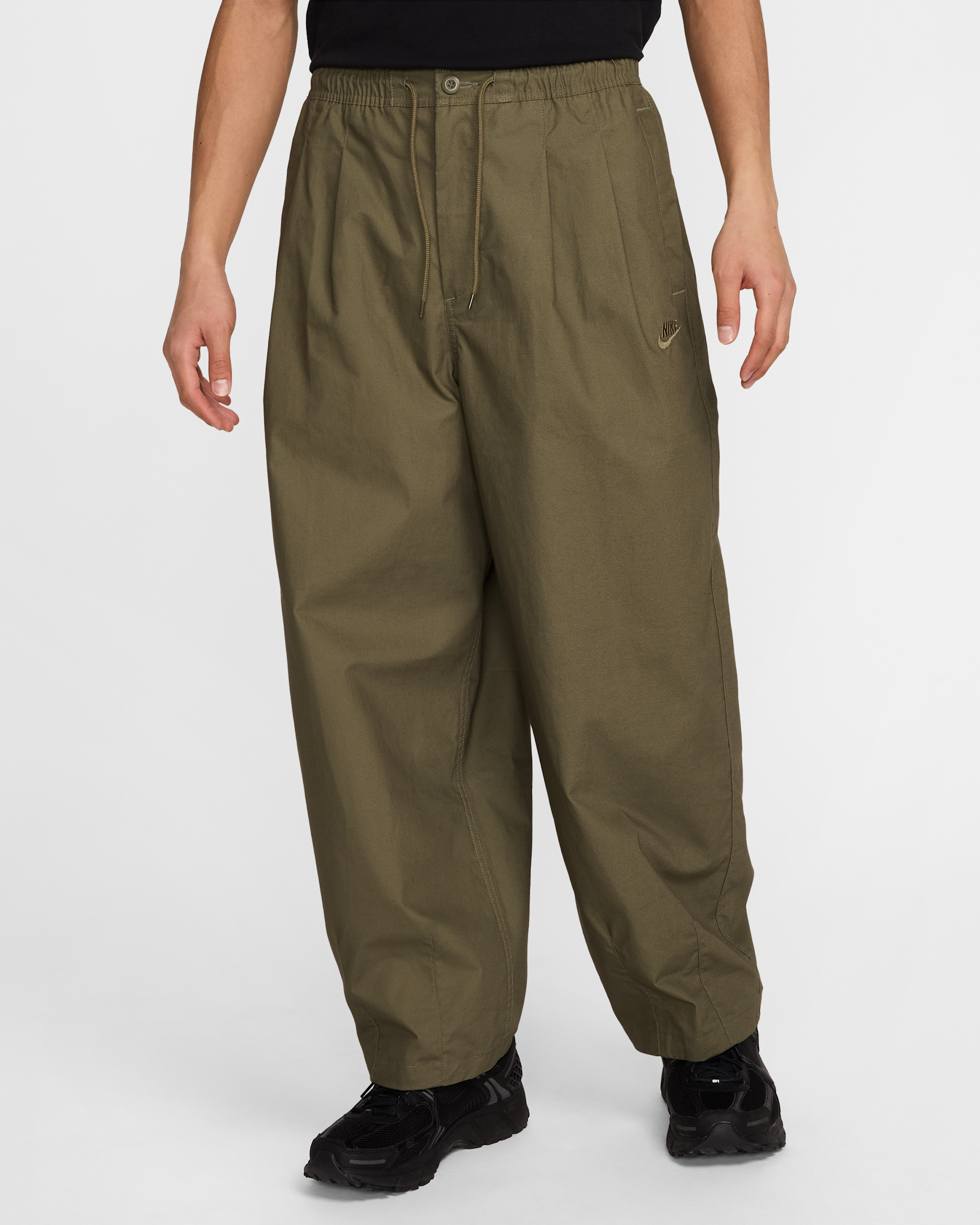 ナイキ クラブ メンズ バルーン パンツ - ミディアムオリーブ/ミディアムオリーブ