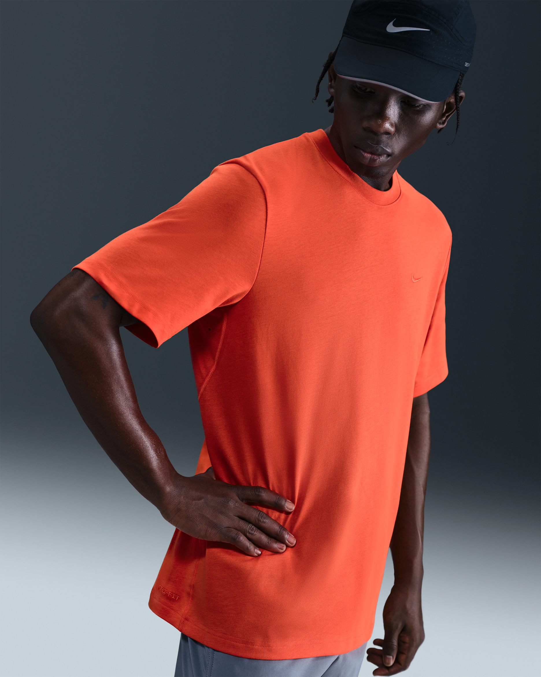 Nike Primary Men's Dri-FIT Short-sleeve Versatile Top - Picante Red/Picante Red