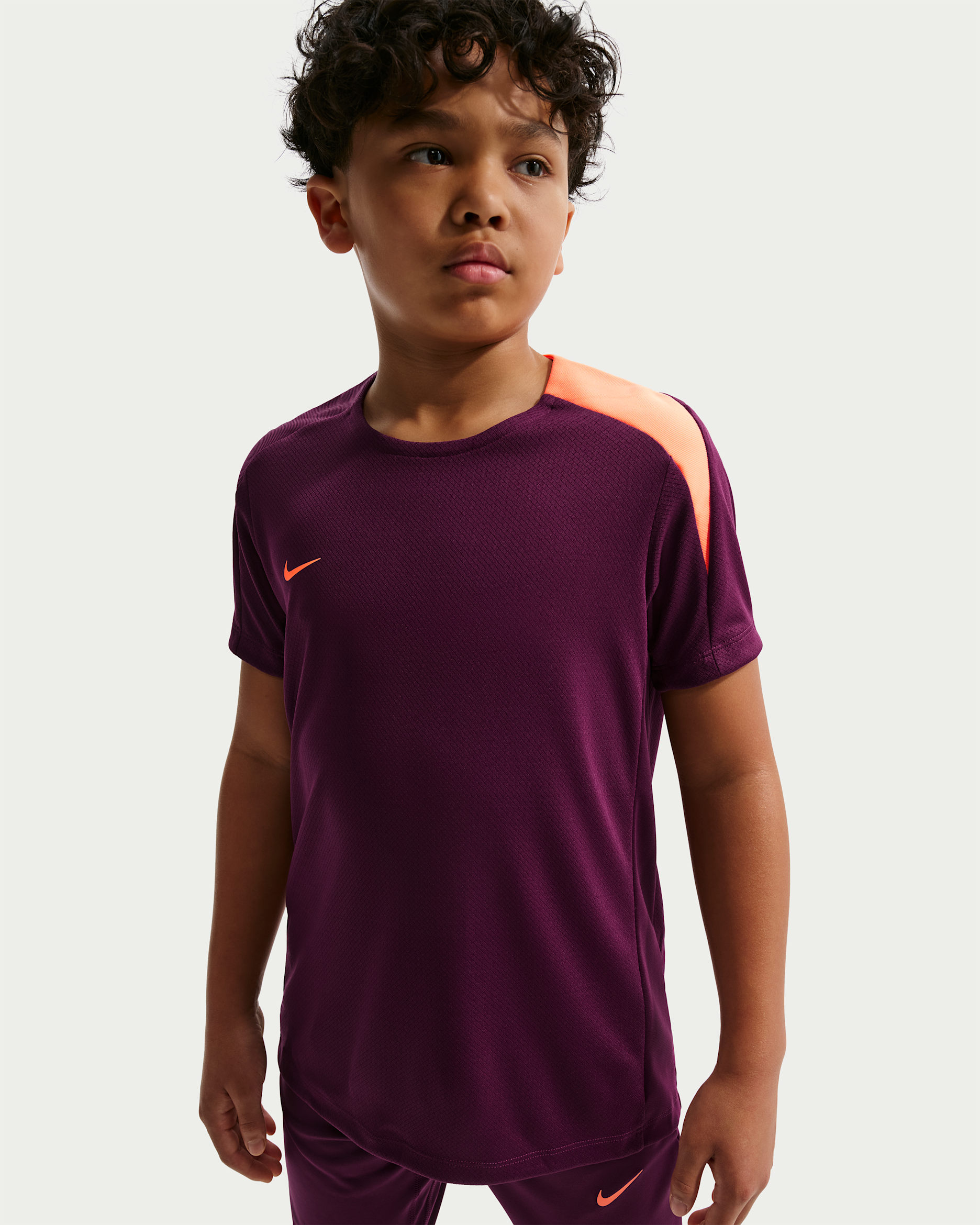 Koszulka piłkarska z krótkim rękawem dla dużych dzieci Nike Dri-FIT Strike - Bordeaux/Bordeaux/Orange Pulse/Orange Pulse