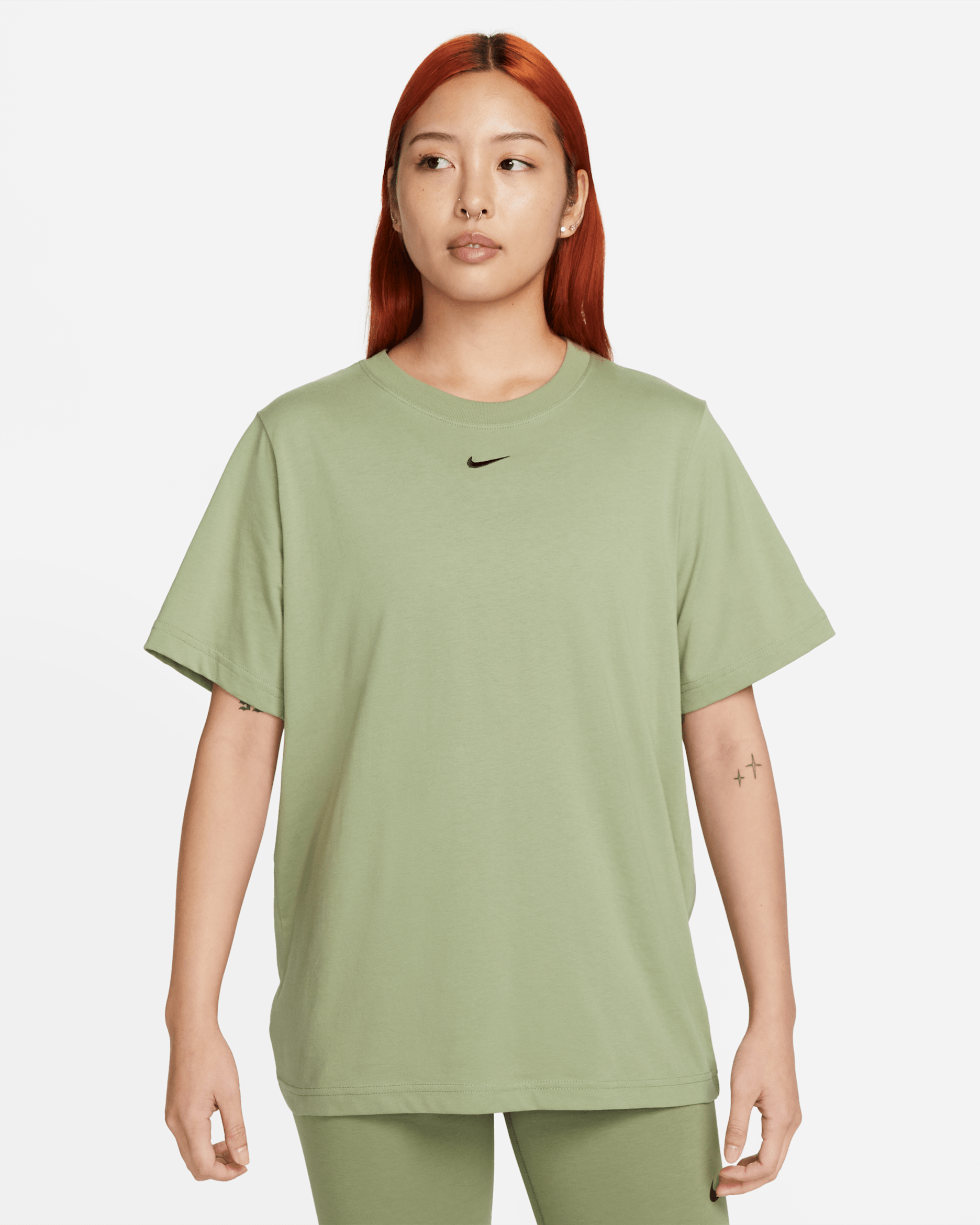 Nike Sportswear 女款 T 恤 - Oil Green/黑色