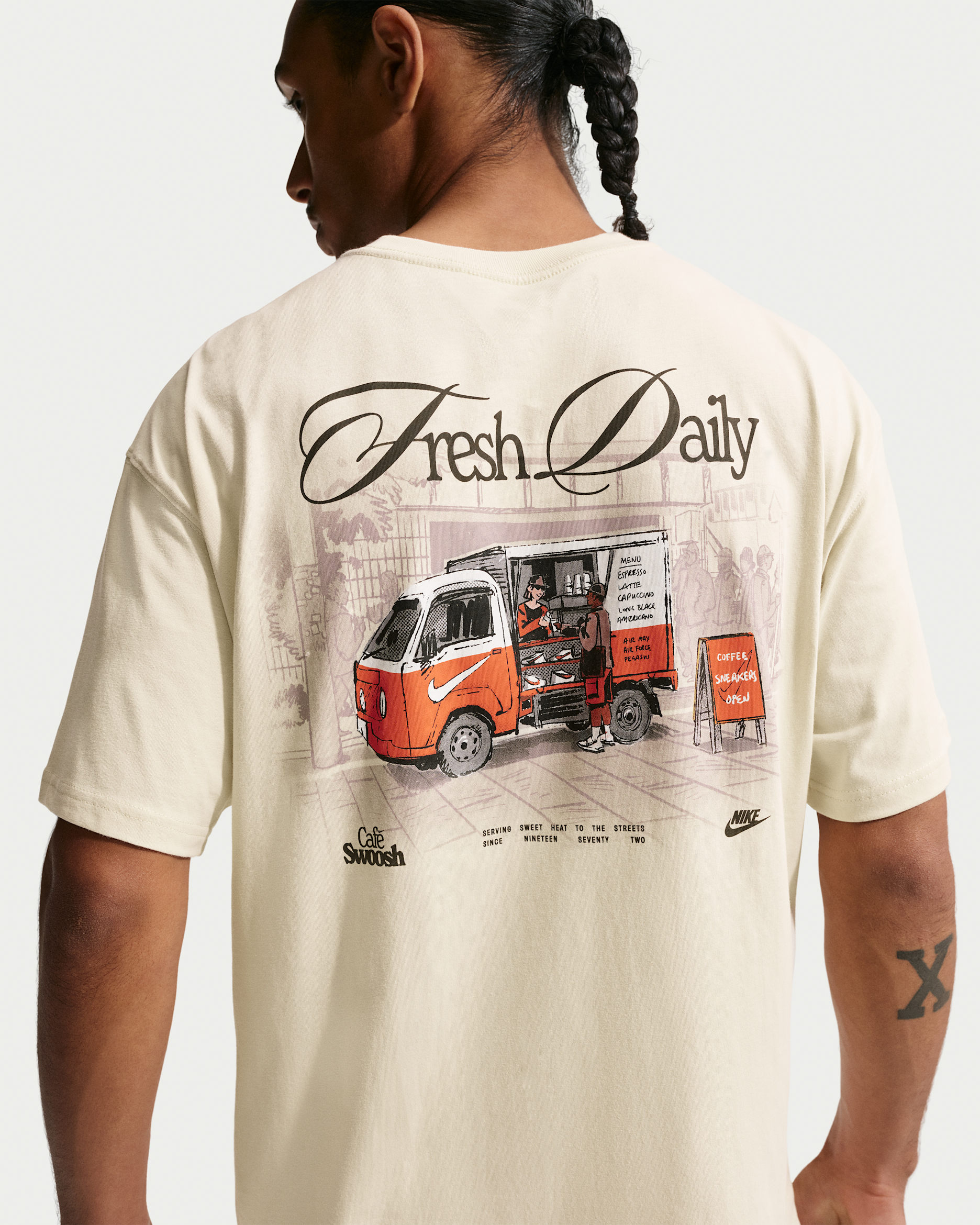 Nike Sportswear T-Shirt - Light Khaki