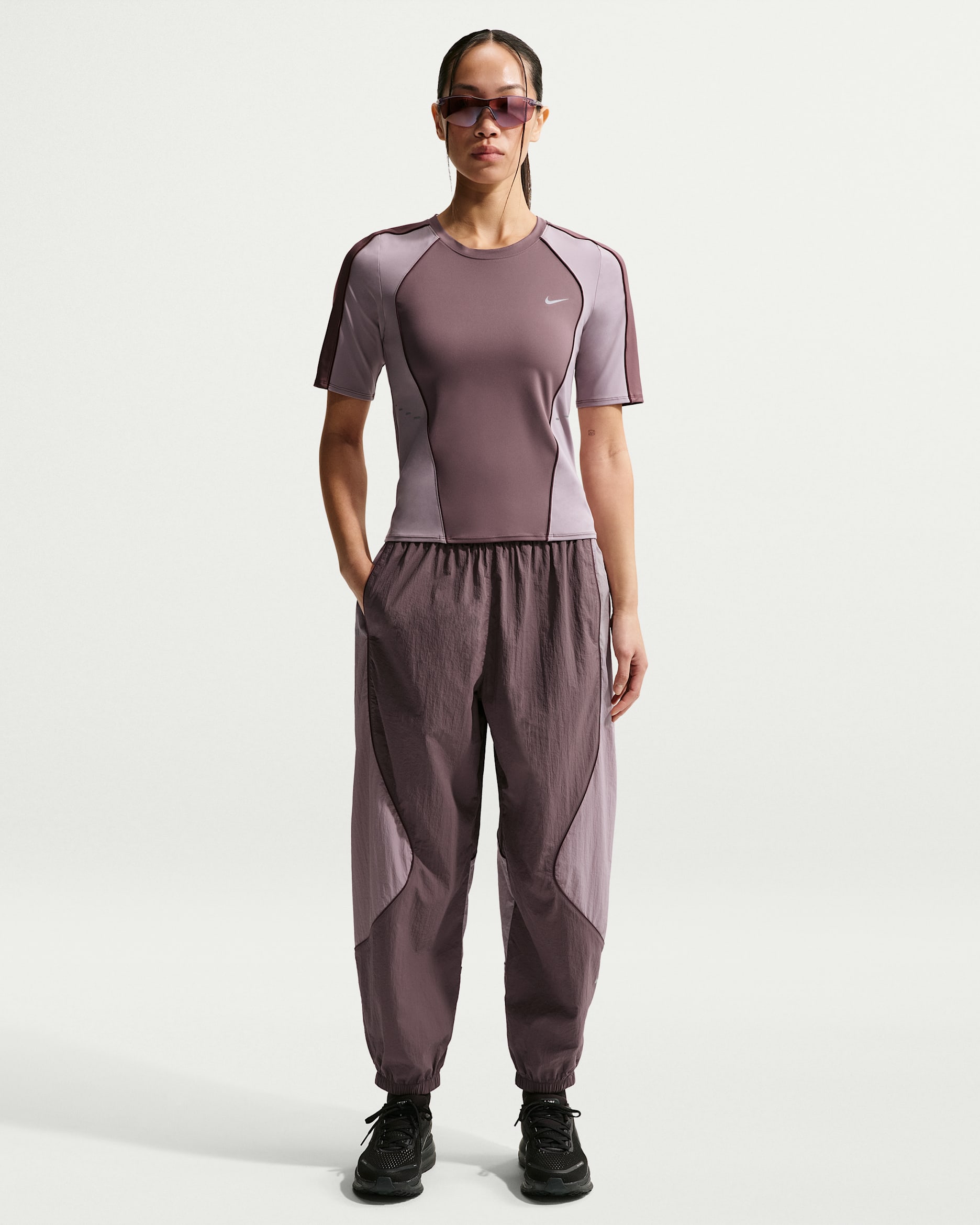 나이키 스위프트 여성 리펠 UV 프로텍션 미드라이즈 러닝 팬츠 - 타투/라이트 바이올렛 오어/버건디 크러시