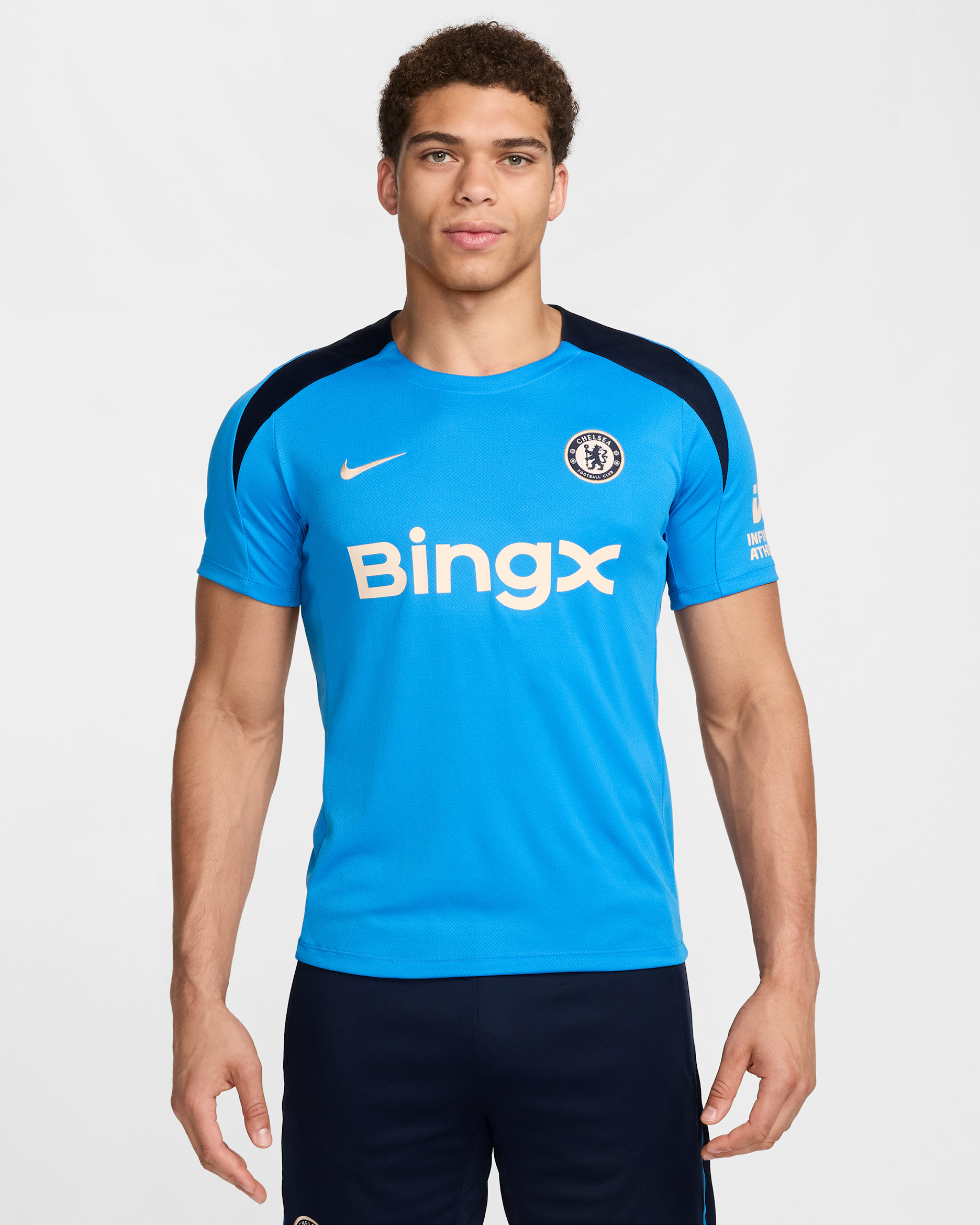 FC Chelsea Strike Nike Dri-FIT Kurzarm-Fußballoberteil aus Strickmaterial für Herren - Light Photo Blue/Light Photo Blue/Obsidian/Guava Ice