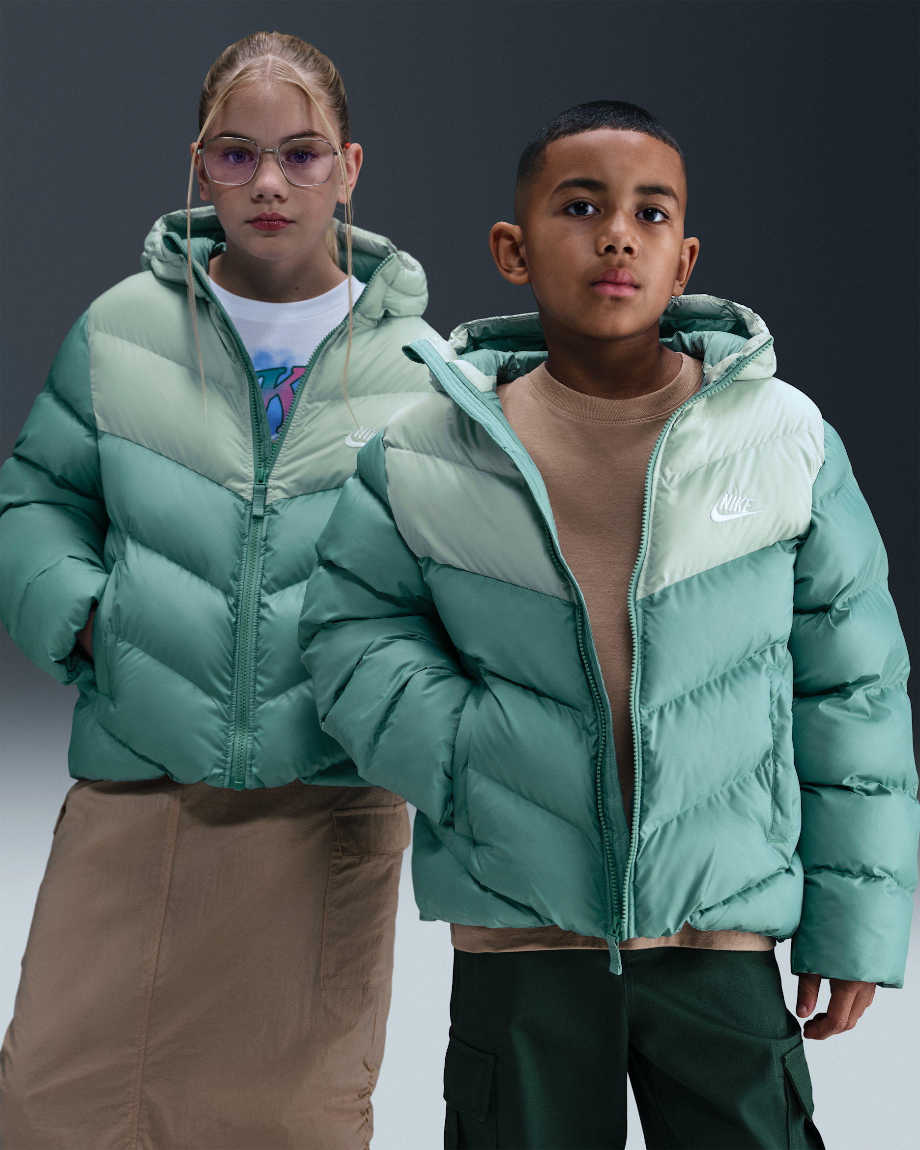 Nike Sportswear All Day Play gewatteerd Therma-FIT jack met ruime pasvorm voor kids - Cannon/Light Silver/Wit