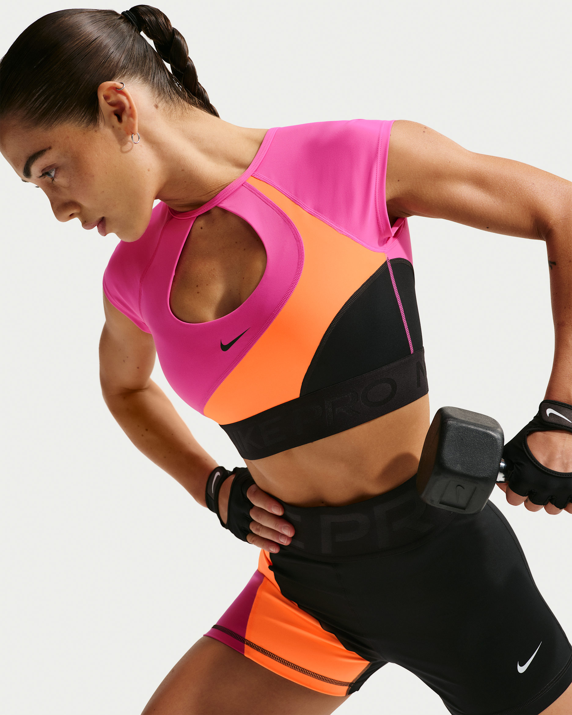 Sujetador deportivo acolchado de manga corta con sujeción media Nike Pro Sculpt para mujer - Naranja atómico/Negro/Fucsia láser/Negro