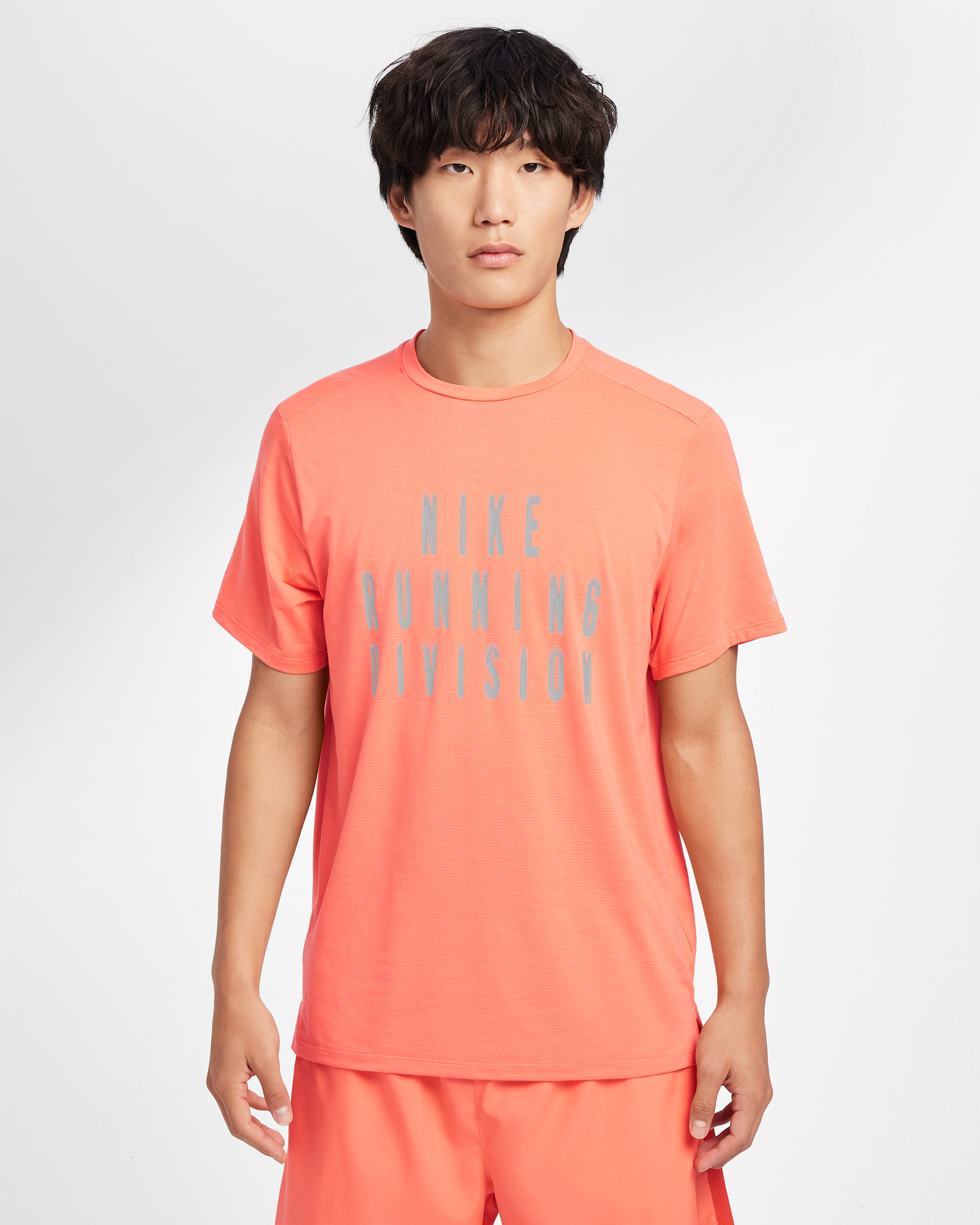 ナイキ ライズ 365 ランニング ディビジョン メンズ Dri-FIT ショートスリーブ ランニングトップ - ライトワイルドマンゴー/フォトンダスト