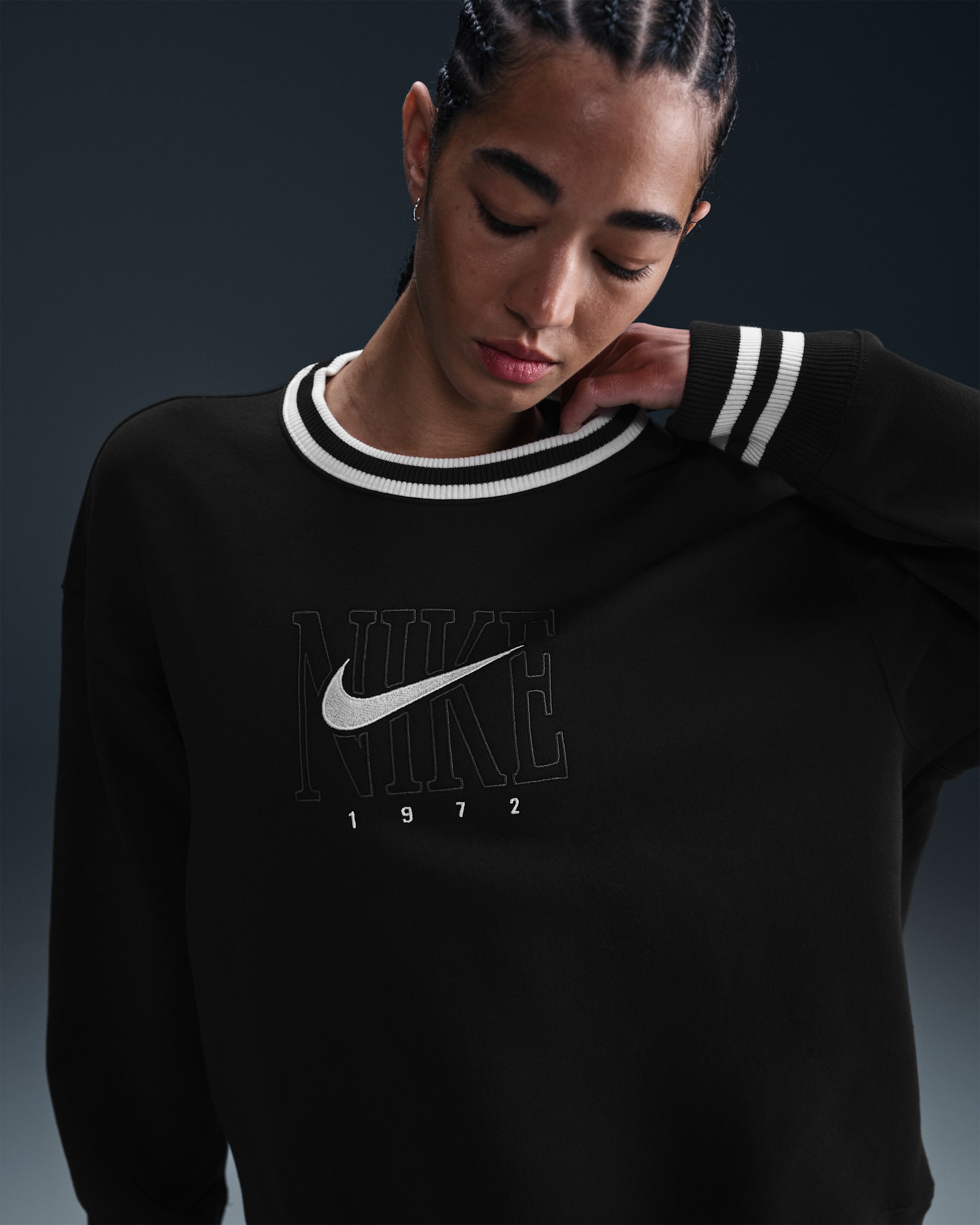 Nike Sportswear Phoenix Fleece Women's Oversized Graphic Crew-Neck Sweatshirt