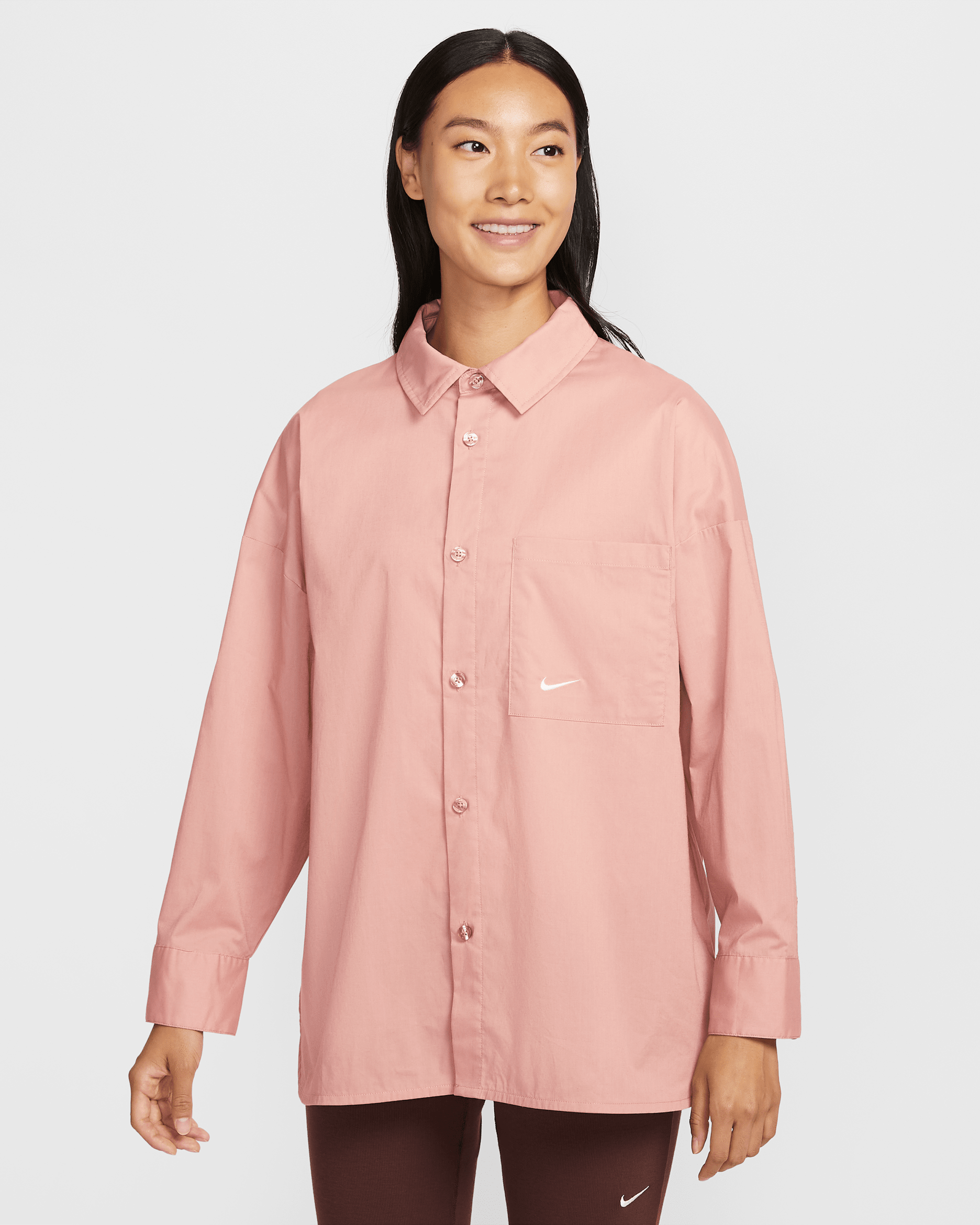 ナイキ スポーツウェア チル ポプリン ウィメンズ ルーズ ロングスリーブ ボタンアップ トップ - パーティクルピンク/セイル