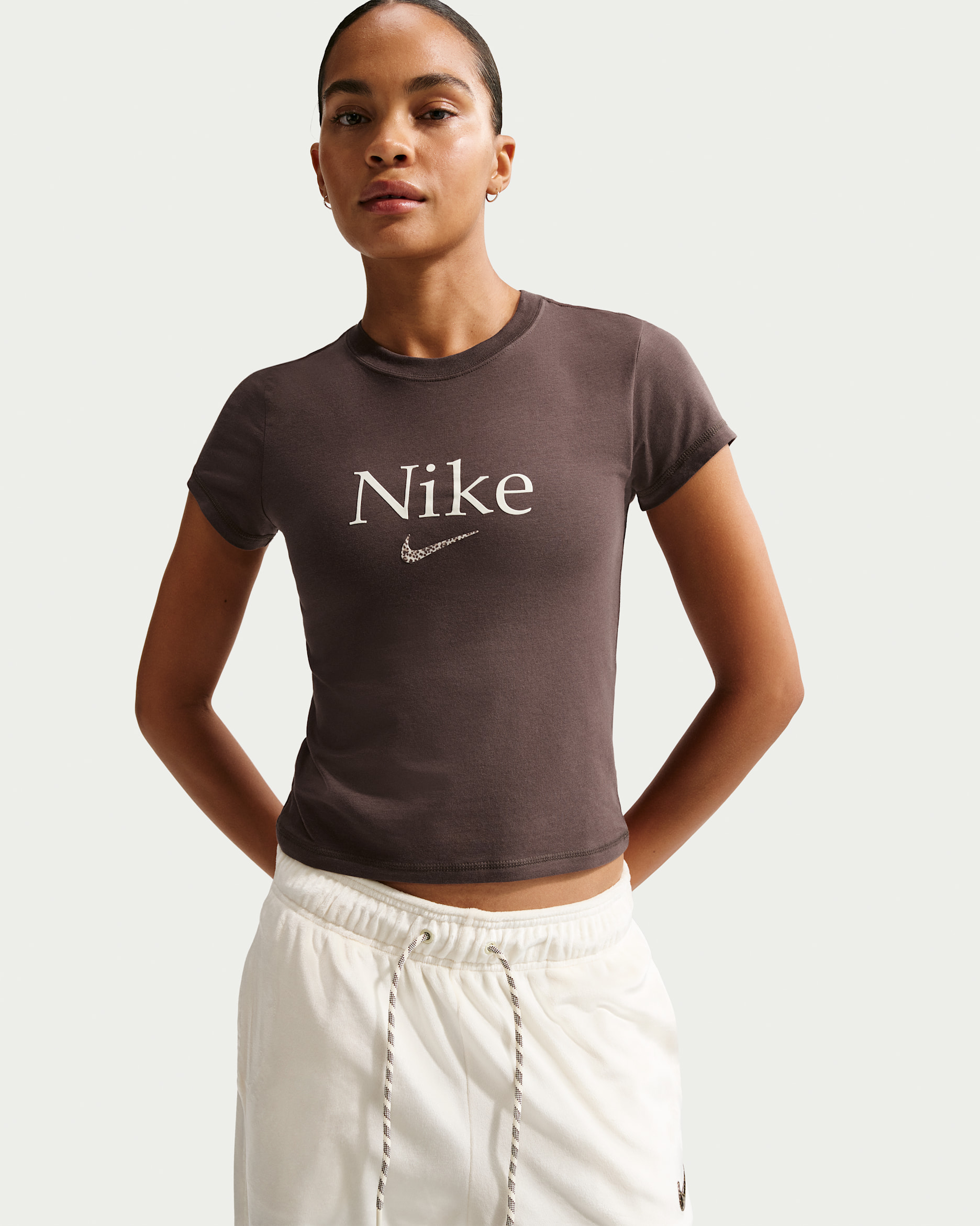 Nike Sportswear Kort T-shirt voor dames - Baroque Brown