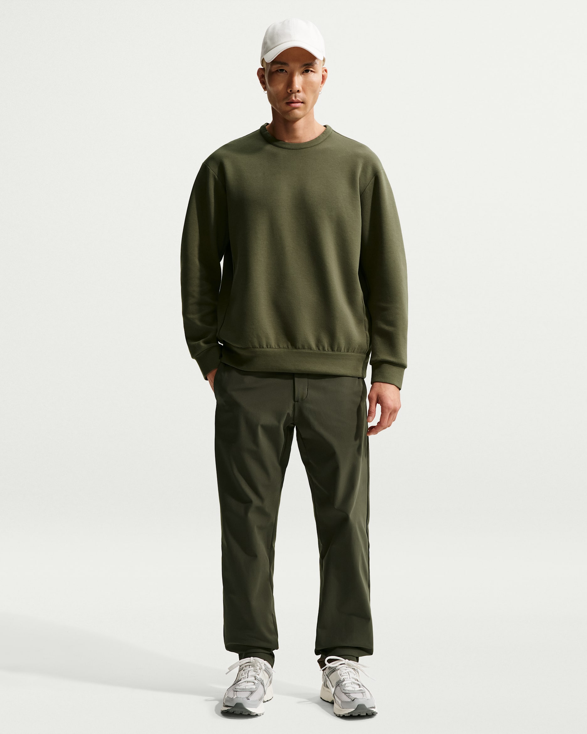 Pantalones chinos Dri-FIT de ajuste regular para hombre Nike 24.7 PerfectStretch - Caqui militar/Secuoya