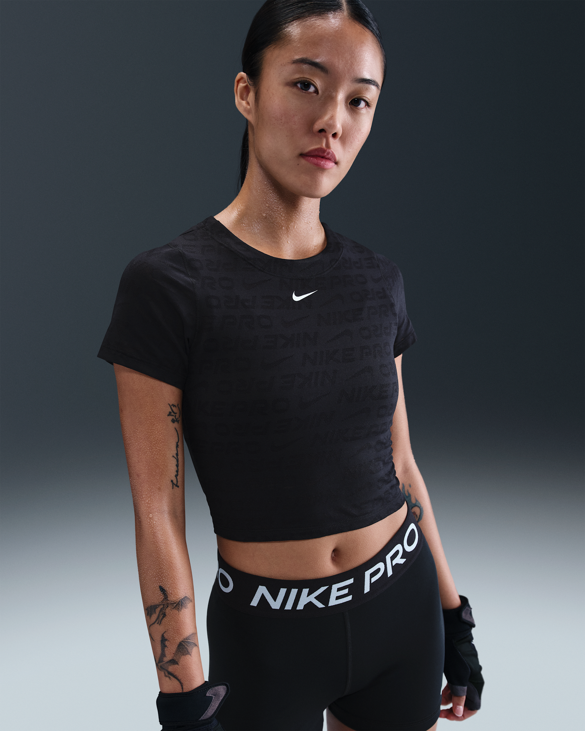 Nike Pro Women's Dri-FIT Short-Sleeve Cropped Jacquard Top - Black/White