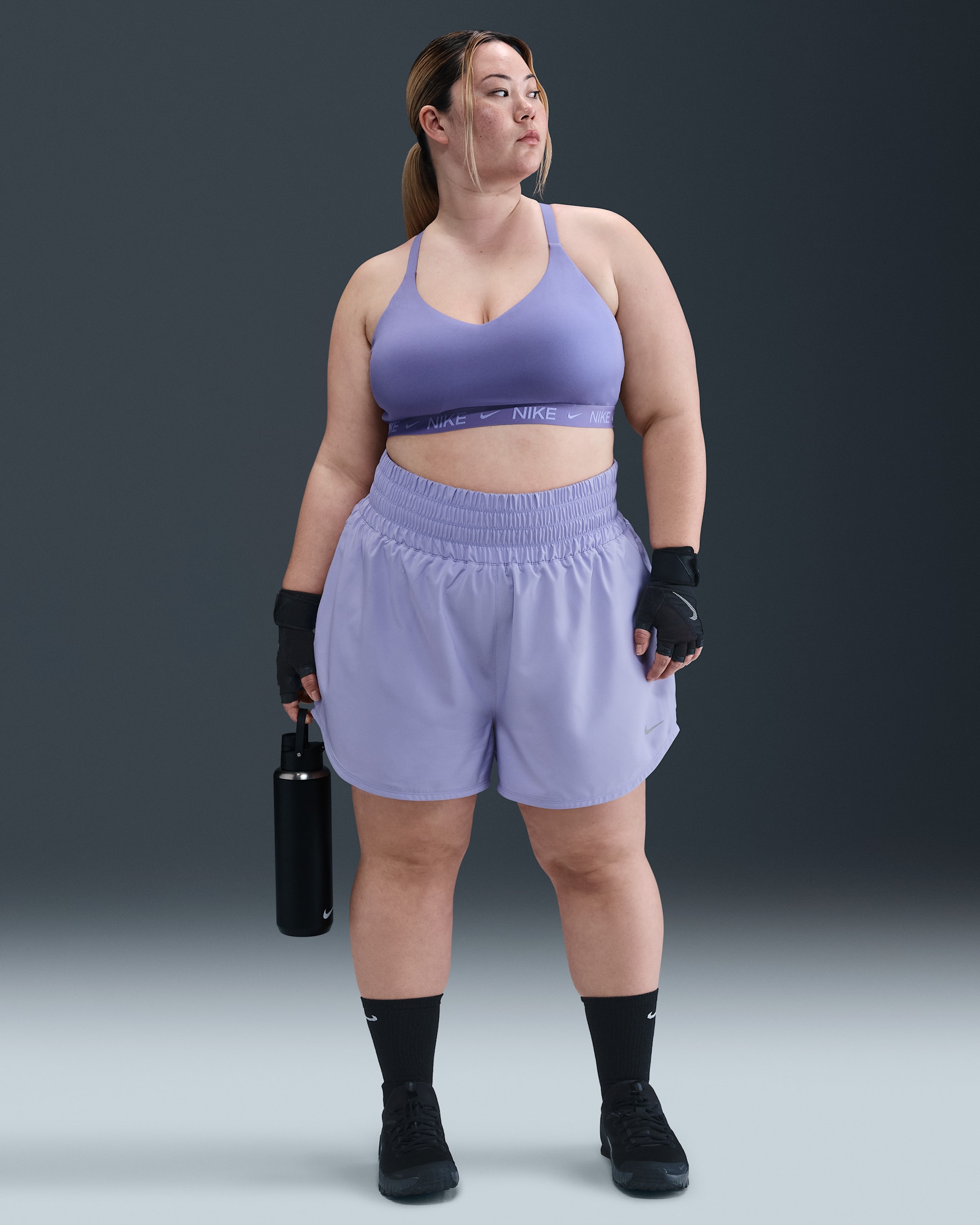 Shorts de tiro ultraalto de 8 cm con forro de ropa interior para mujer (talla grande) Nike Dri-FIT One - Hielo lila