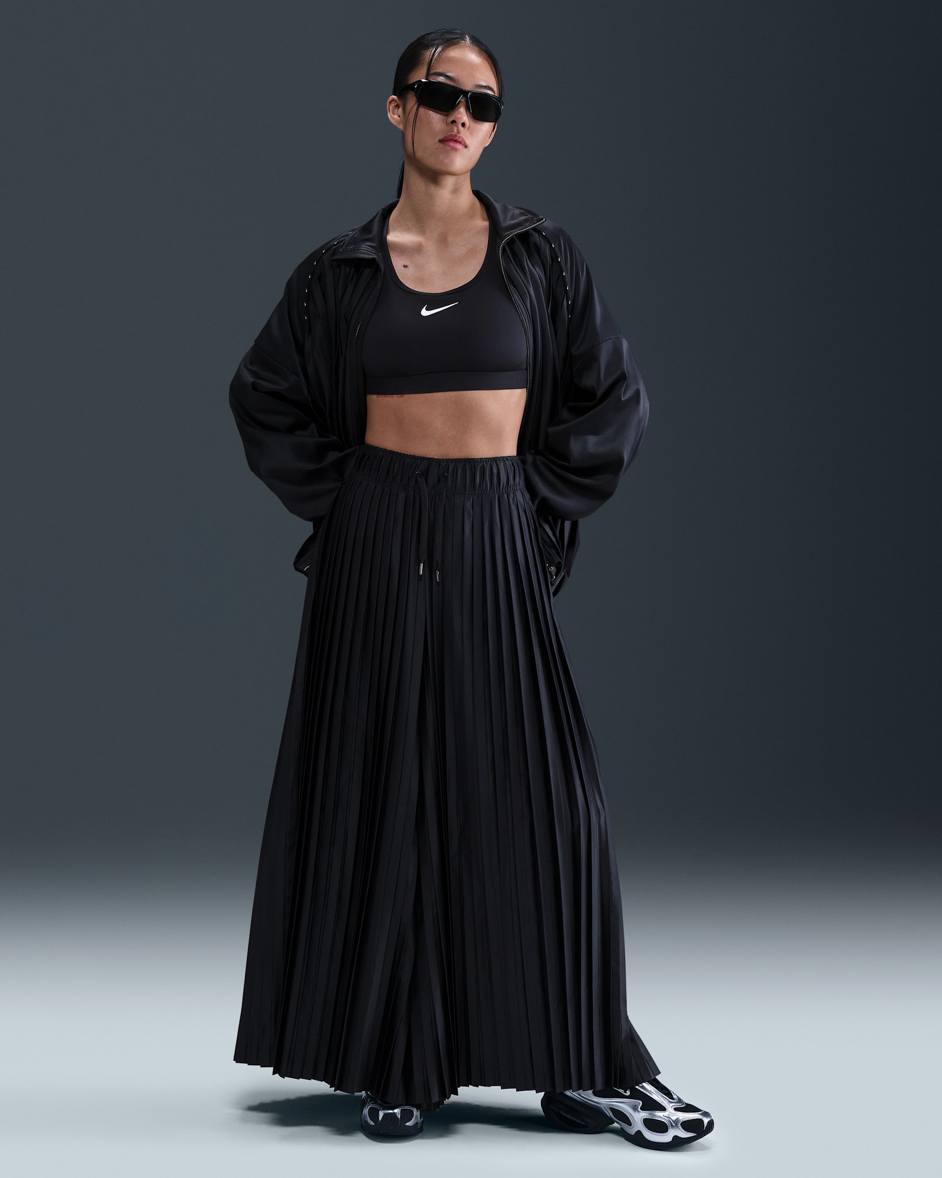 Nike Sportswear 系列女款中腰打褶田徑長褲 - 黑色/Sail/Off Noir