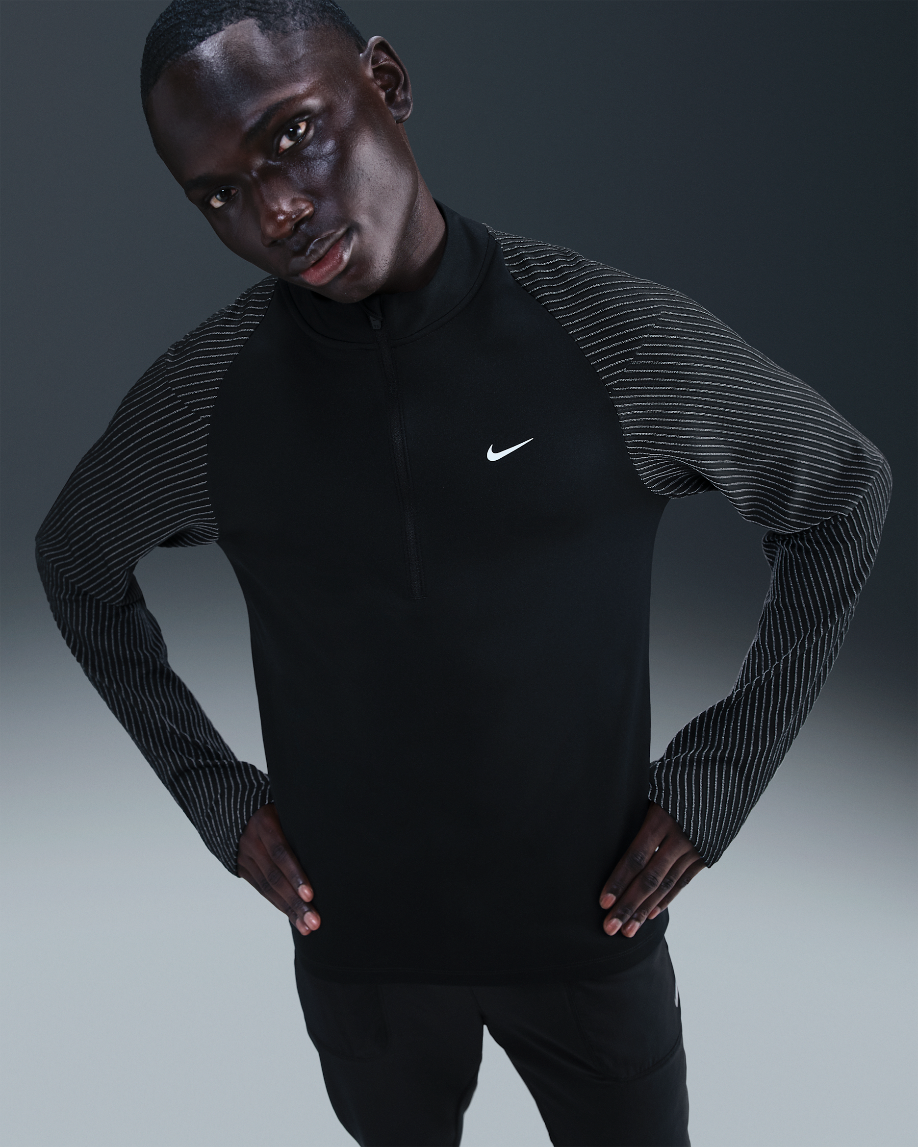 Męska bluza do biegania z zamkiem 1/2 i akcentami o designie odbijającym światło Dri-FIT Nike - Czerń