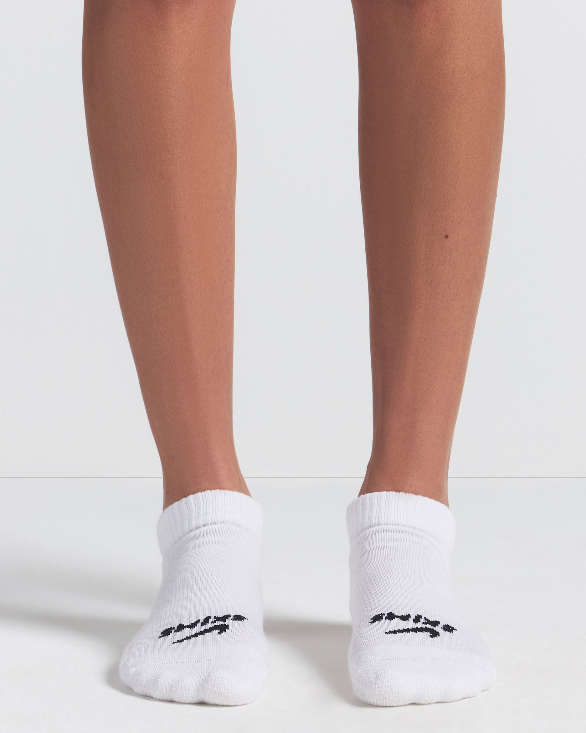 Calcetines al tobillo NikeSKIMS Dri-FIT para mujer (3 pares) - Multicolor/NSKM SNOW/NSKM OBSIDIAN