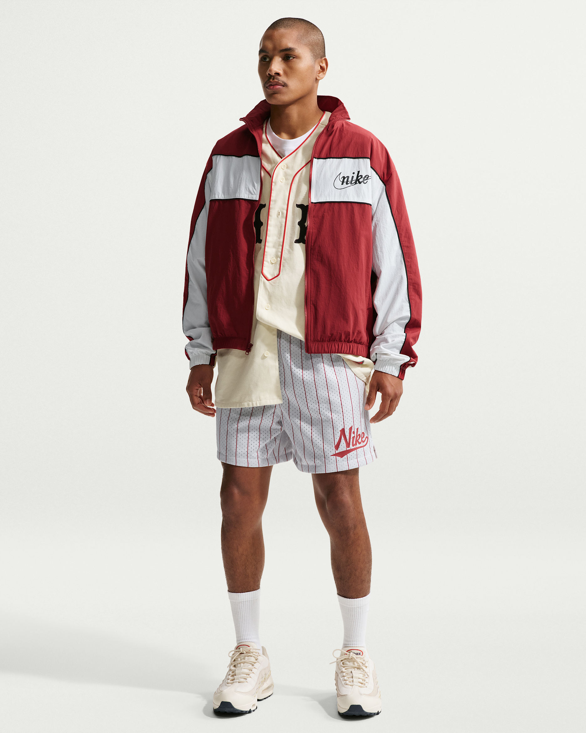 Nike Sportswear Club Men's Flow Shorts - Photon Dust/Team Crimson