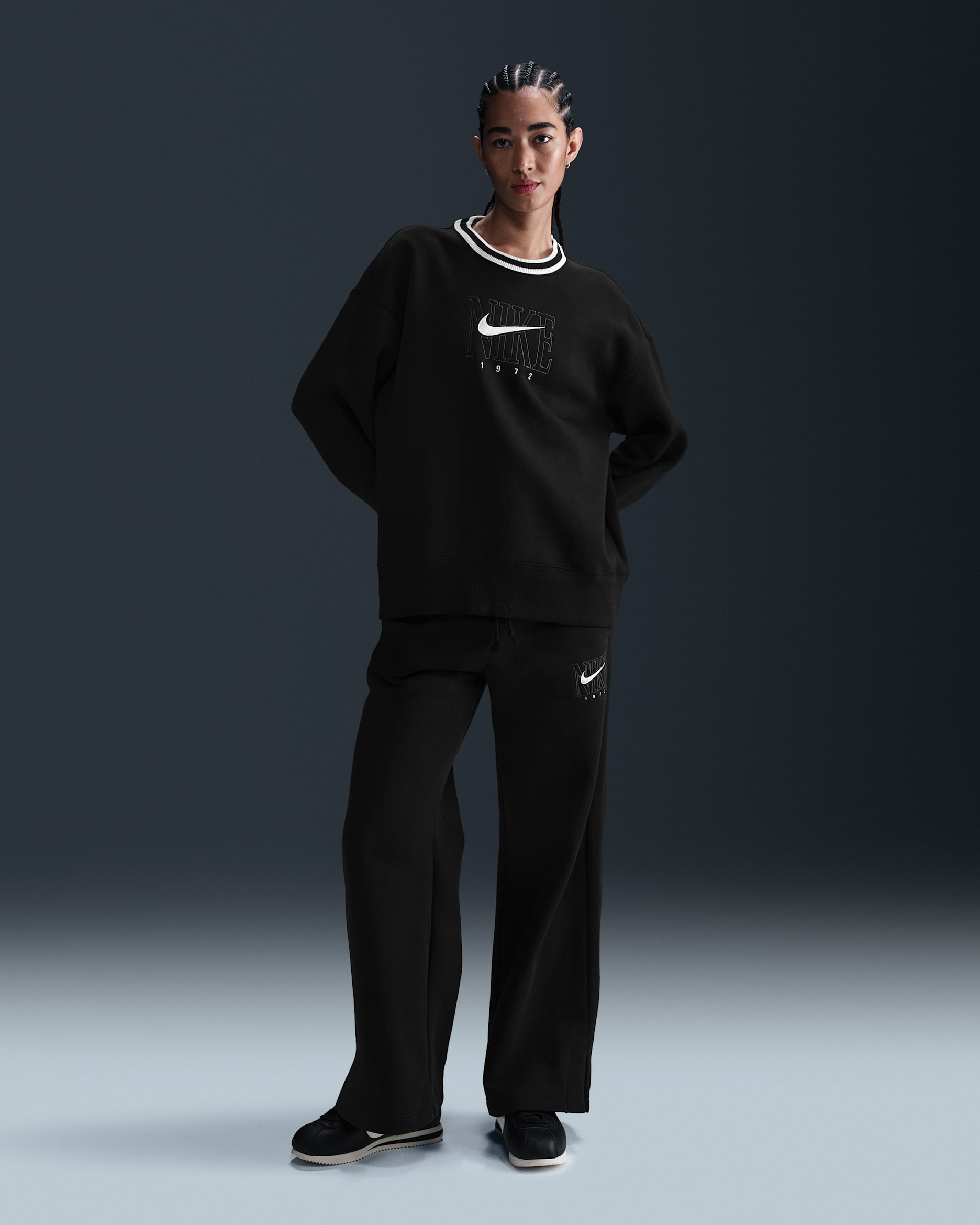 Nike Sportswear Phoenix Fleece Women's Oversized Graphic Crew-Neck Sweatshirt