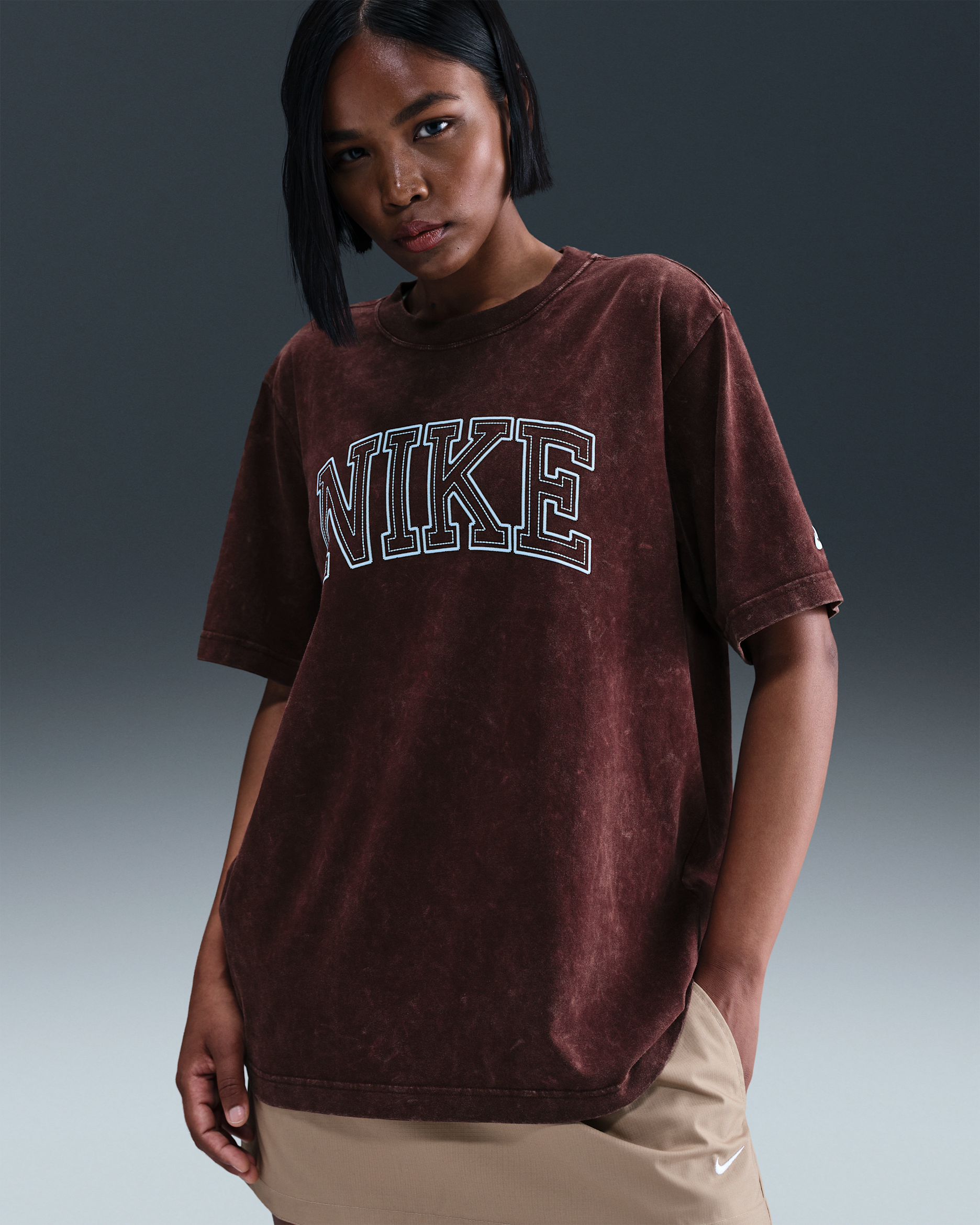 Nike Sportswear Classics Women's Loose T-Shirt - Burgundy Crush
