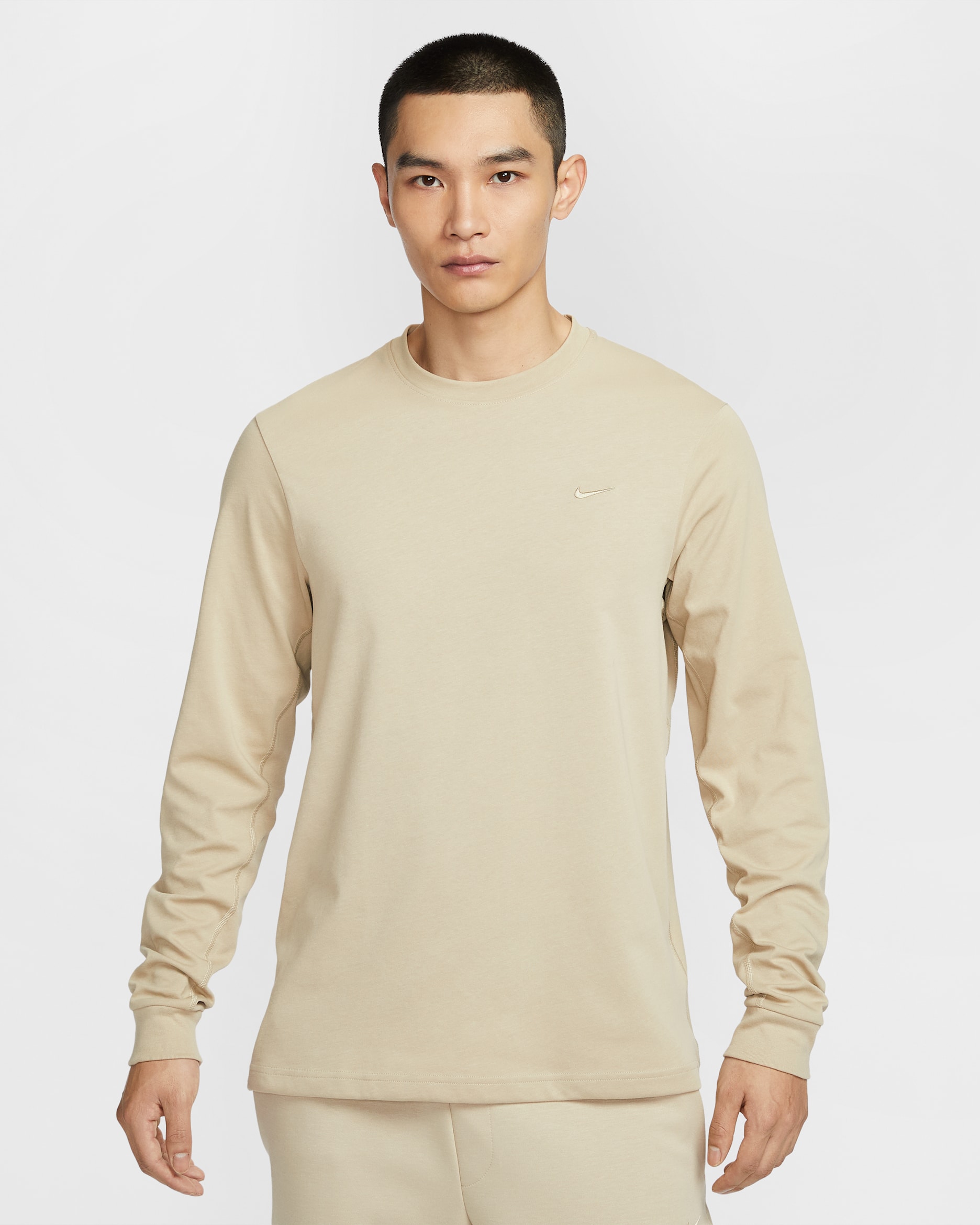 ナイキ プライマリー メンズ Dri-FIT ロングスリーブ バーサタイル トップ - デザートカーキ/デザートカーキ