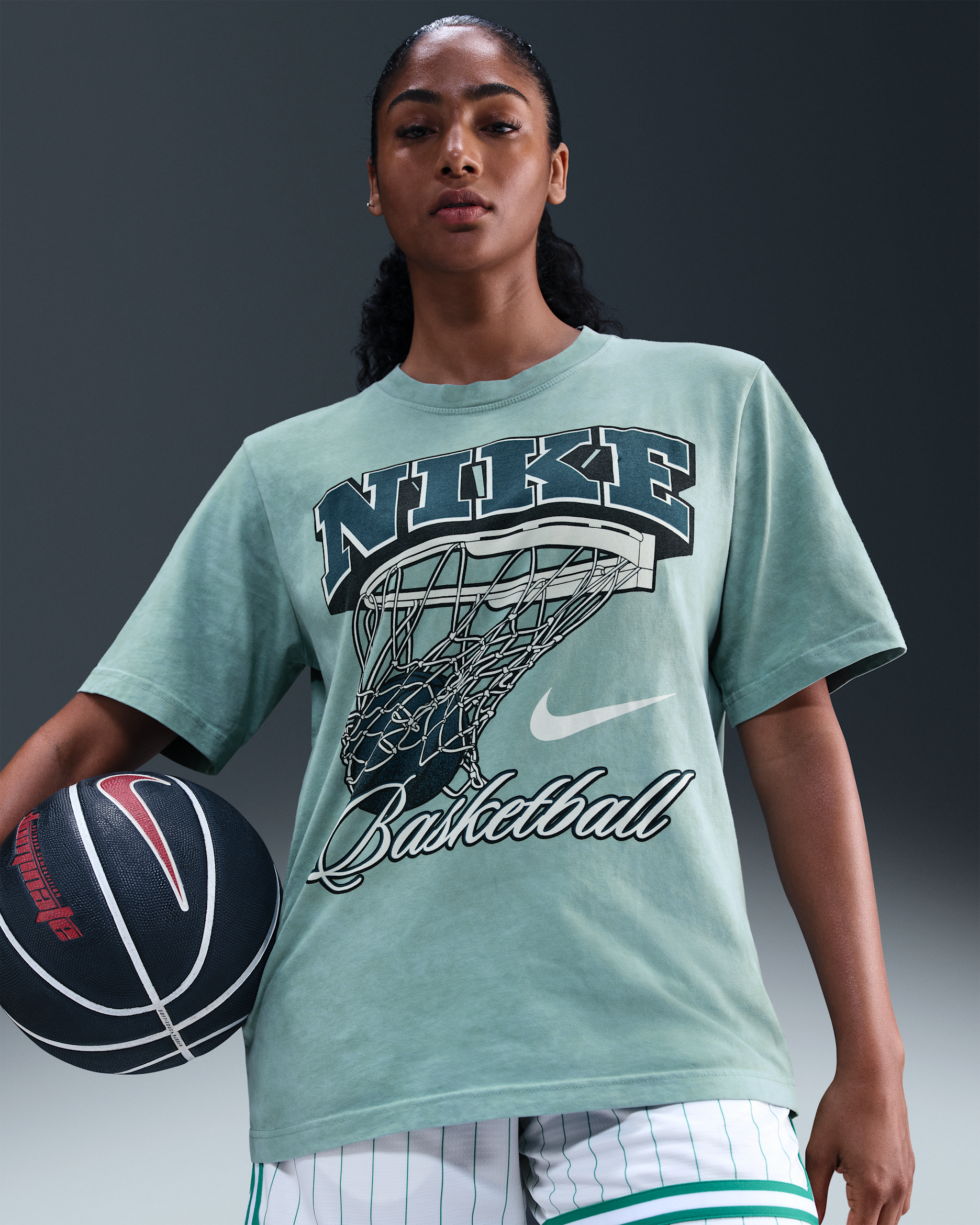 Nike Women's Loose Graphic Basketball T-Shirt - Cannon