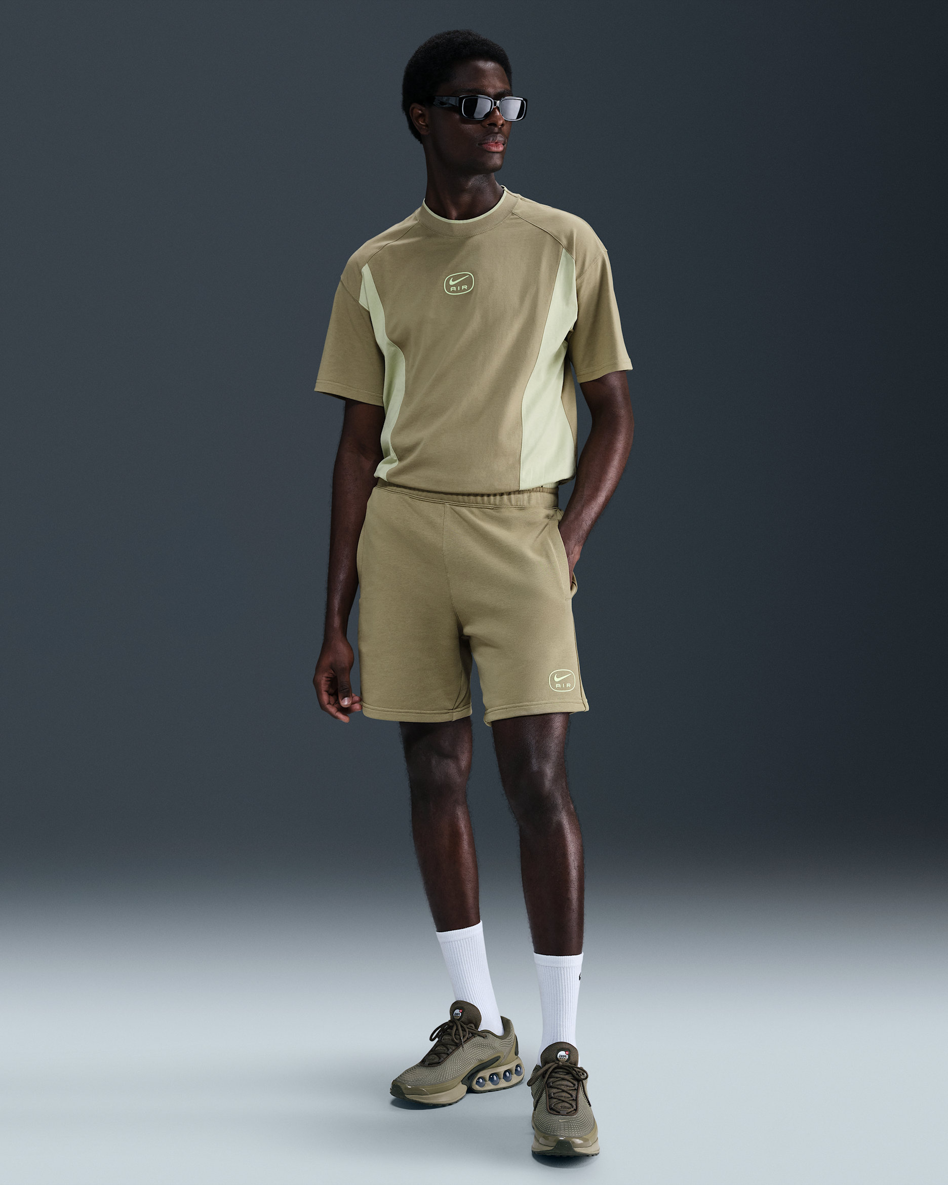 Nike Air Herrenshorts aus French Terry - Neutral Olive/Olive Aura