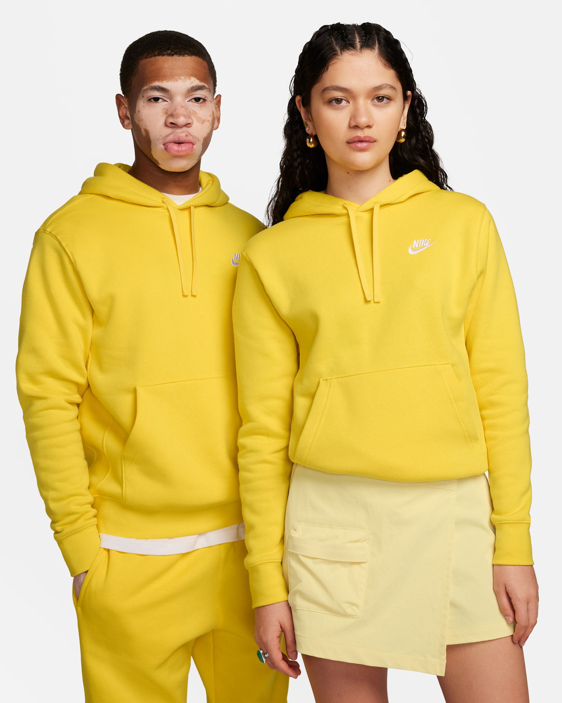 Sudadera con gorro sin cierre Nike Sportswear Club Fleece - Relámpago/Relámpago/Blanco