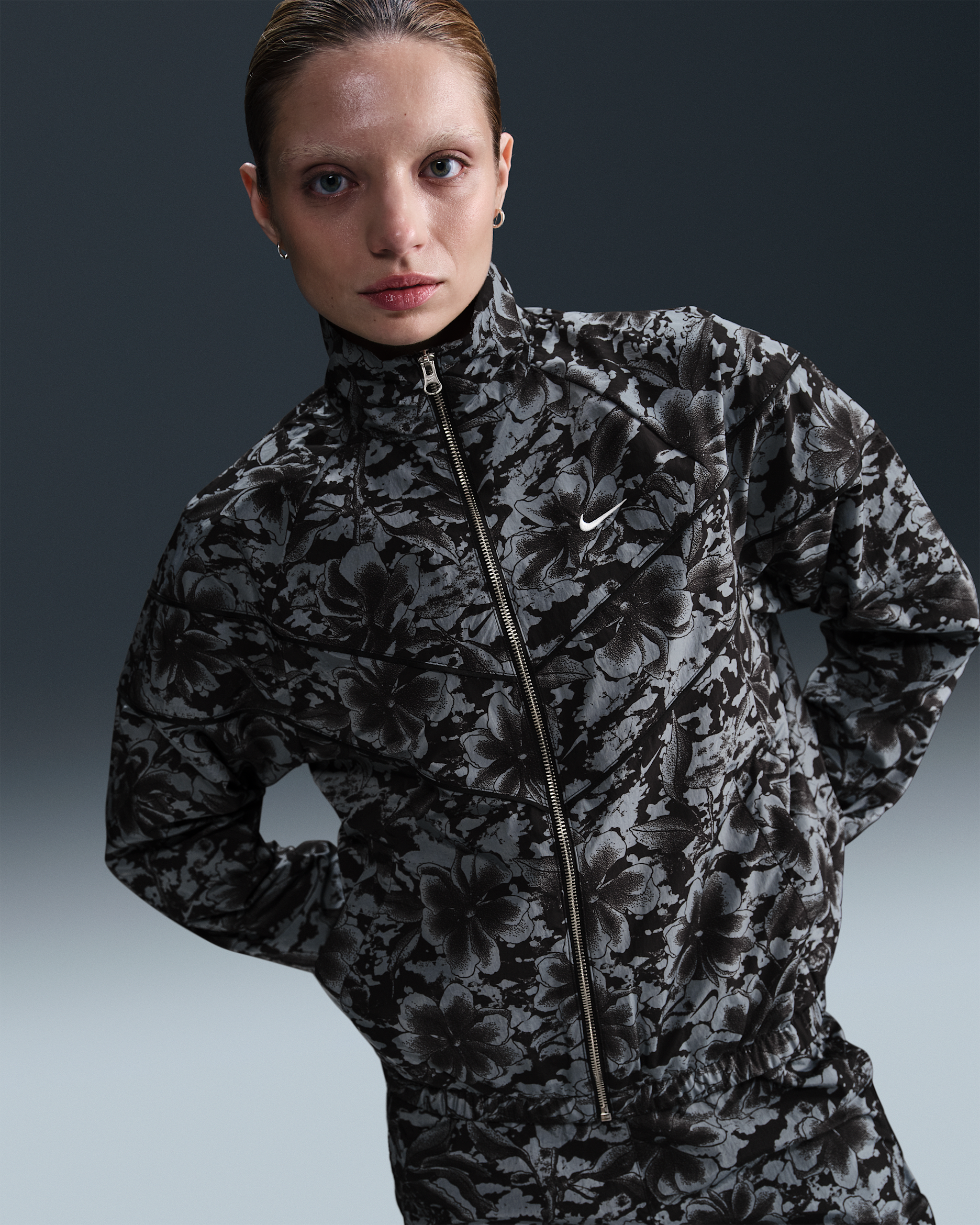 Nike Sportswear Windrunner Women's Loose UV Protection Woven Full-Zip Printed Jacket - Black