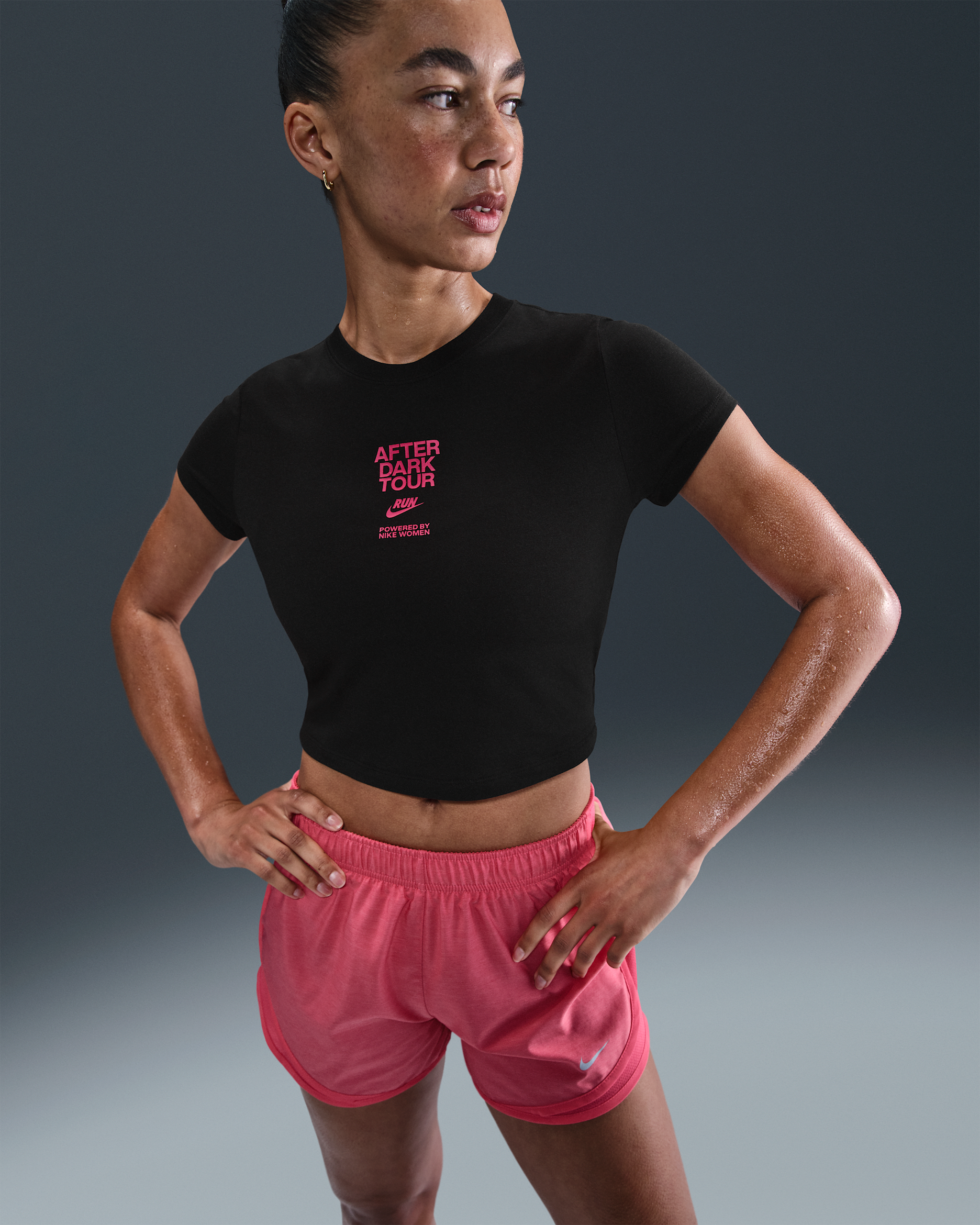 Playera de manga corta slim cropped para mujer Nike After Dark Tour - Negro