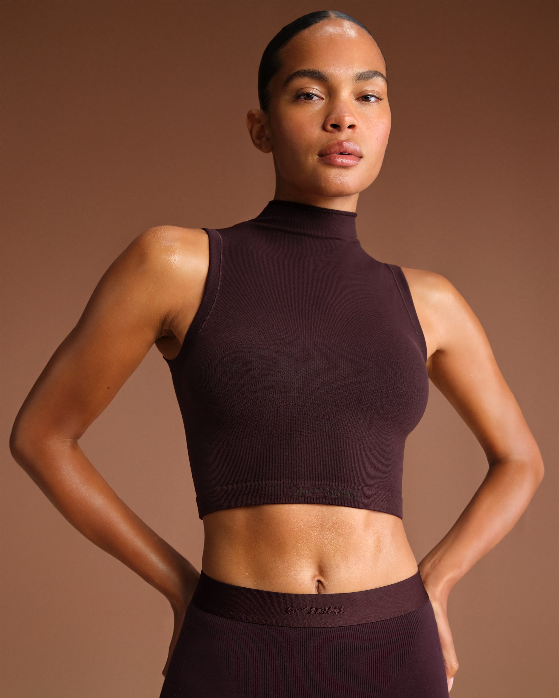 NikeSKIMS Vintage Seamless Women's Mock-Neck Long-Line Bra - NSKM CURRANT
