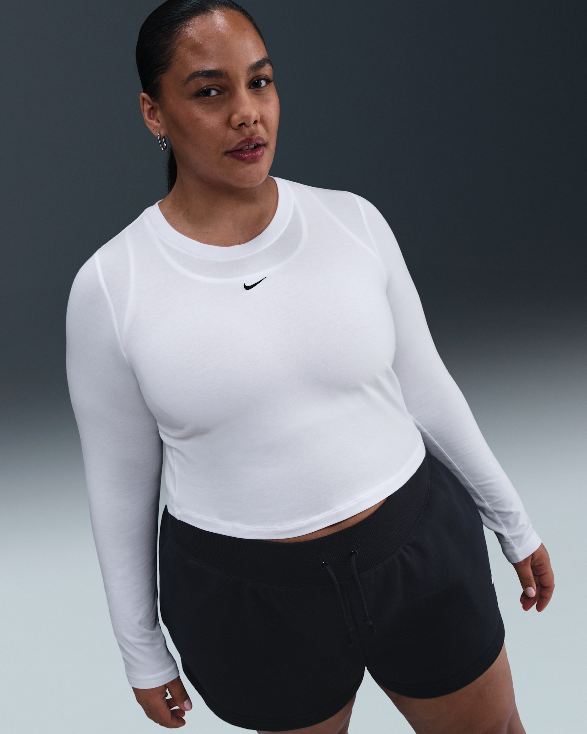 Nike Sportswear Chill Knit karcsúsított, hosszú ujjú, rövid szabású női felső (plus size méret) - Fehér/Fekete