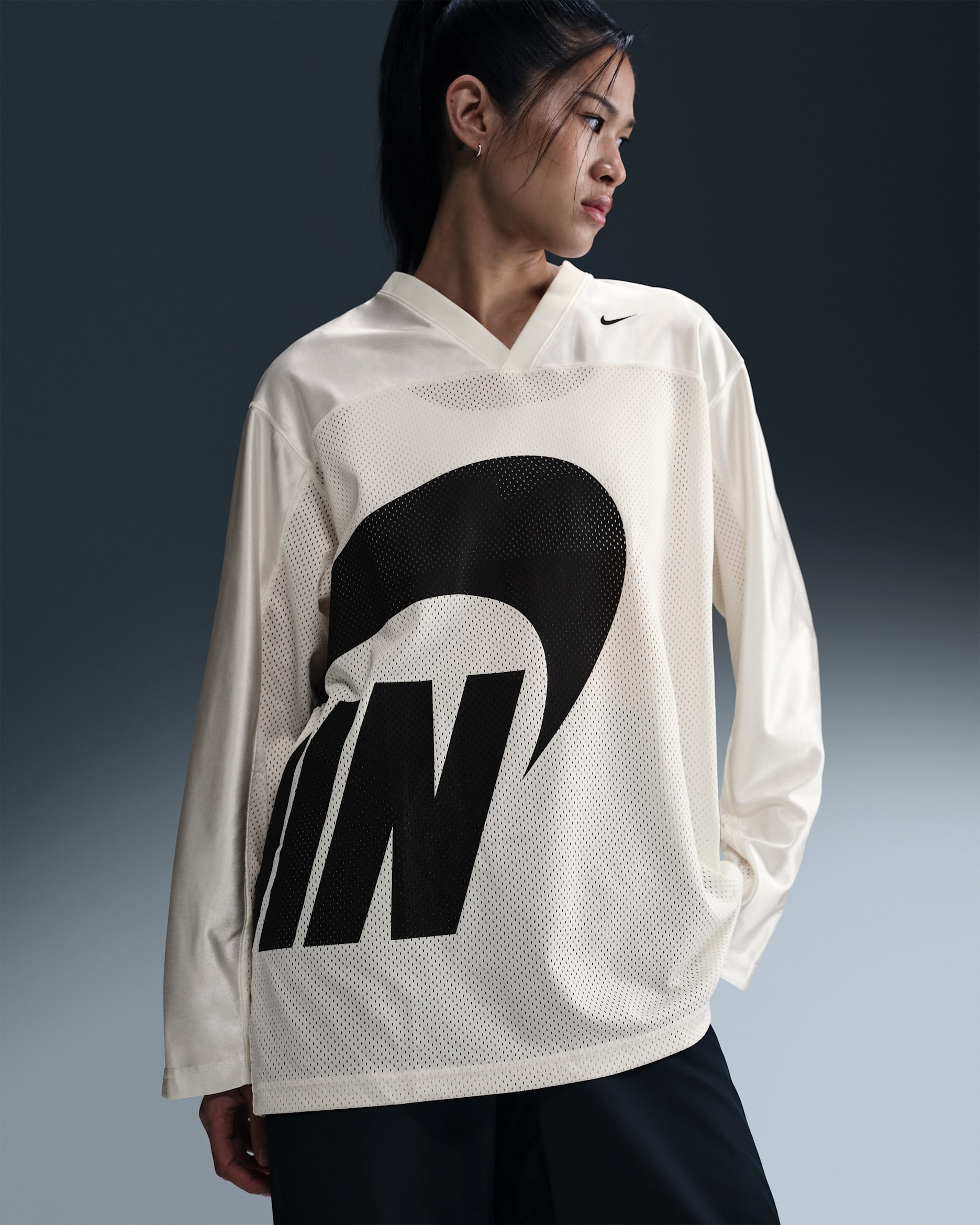 Nike Sportswear Women's Oversized Long-Sleeve Top - Sail/Black