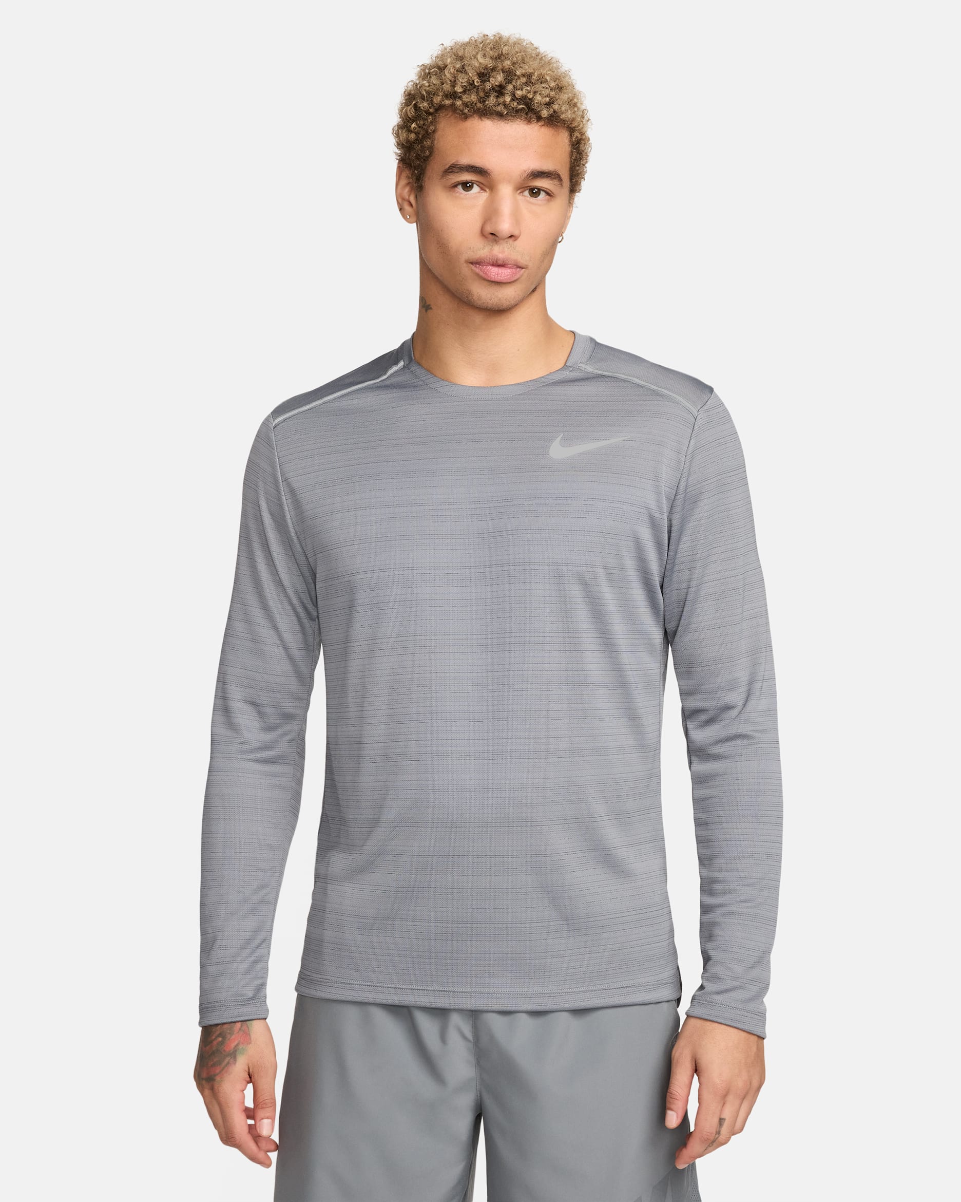 Playera de running de manga larga para hombre Nike Dri-FIT Miler - Gris humo