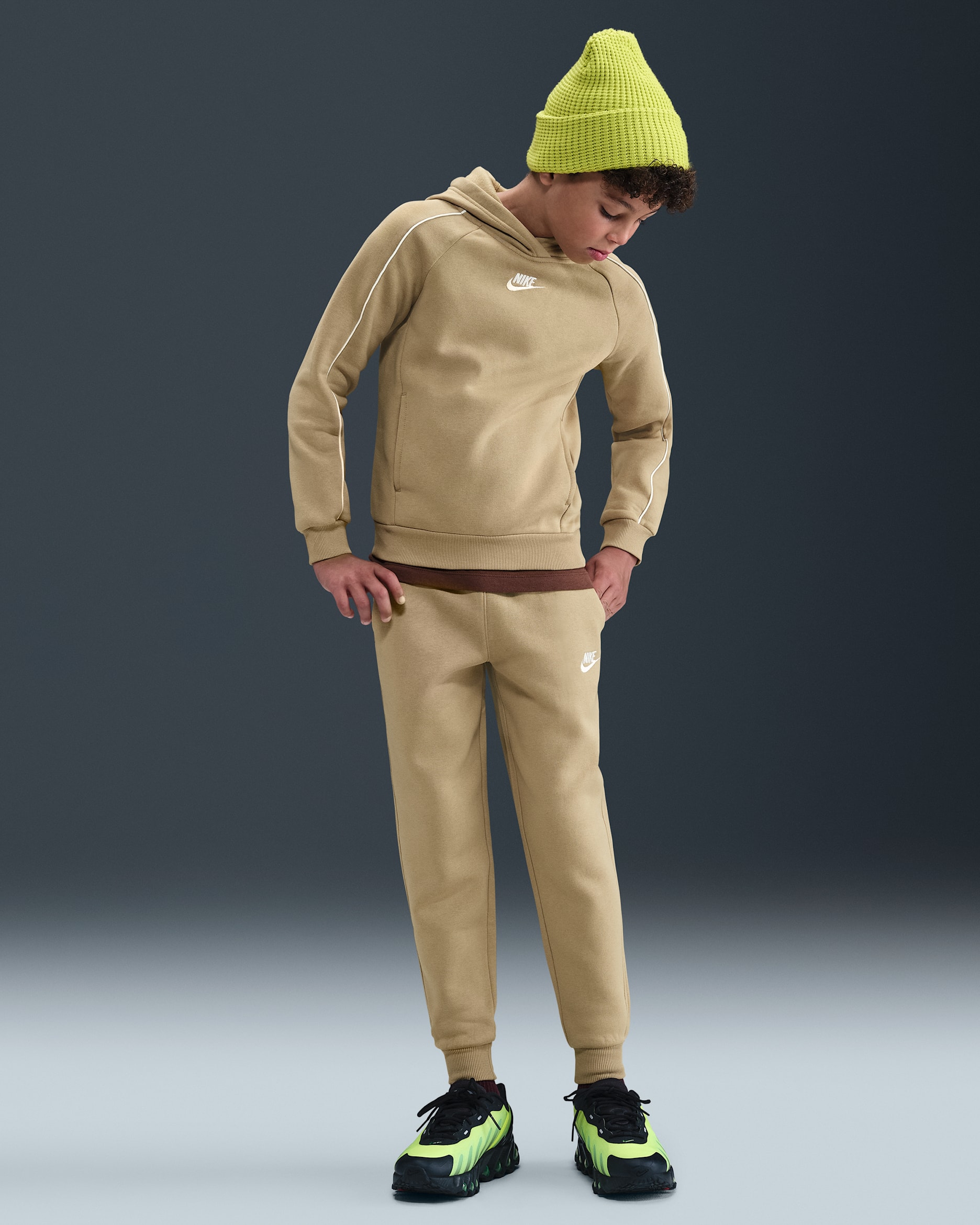 Nike Sportswear Club Fleece Older Kids' Hooded Tracksuit - Parachute Beige/Parachute Beige/White/White