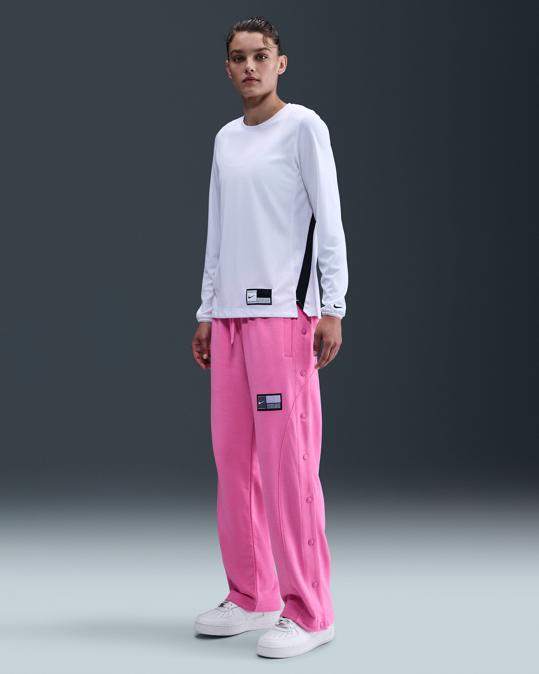 Nike Pantalón de básquetbol de apertura lateral de tejido Fleece - Mujer - Rosa alegre