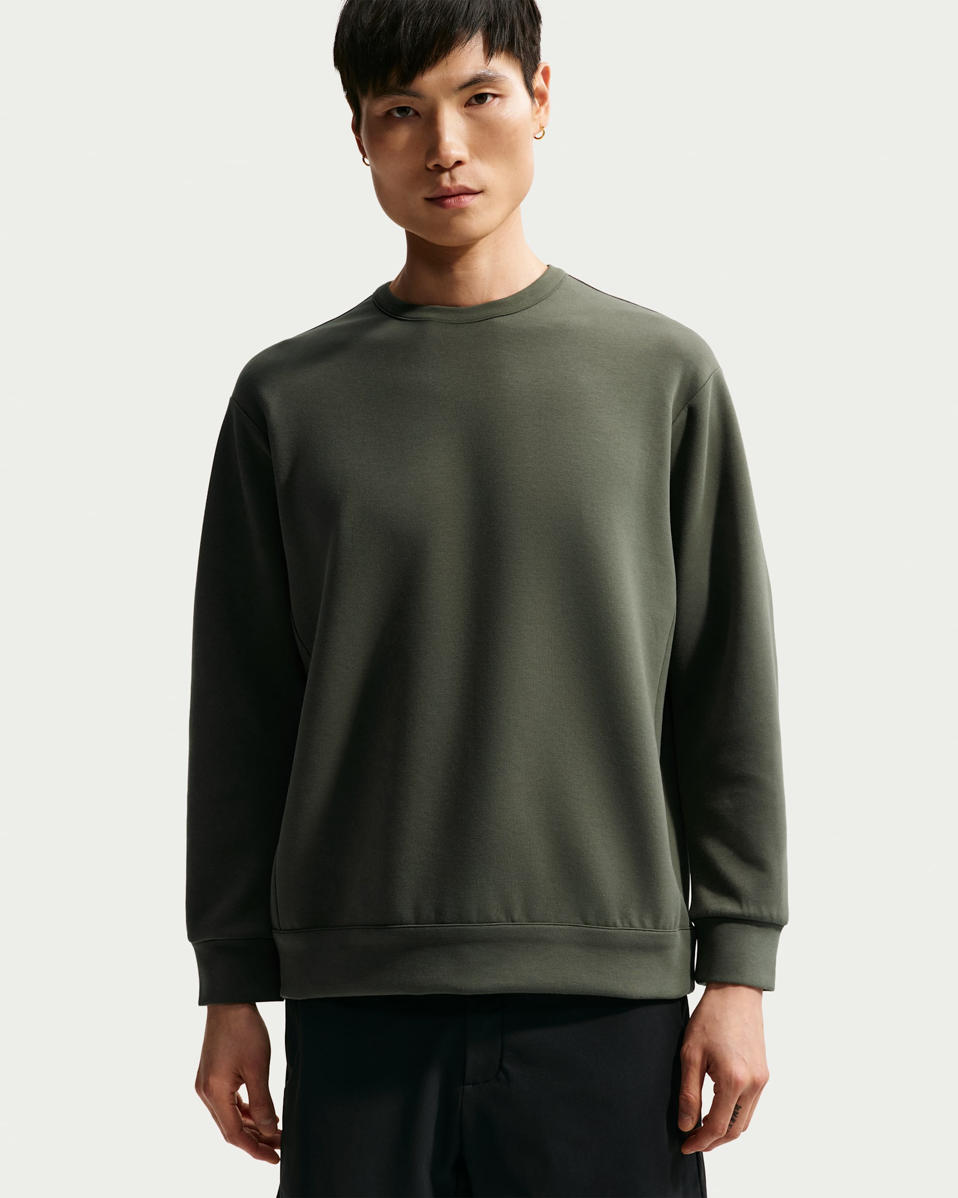 ナイキ 24.7 ImpossiblySoft メンズ Dri-FIT クルー - カーゴカーキ/セコイア