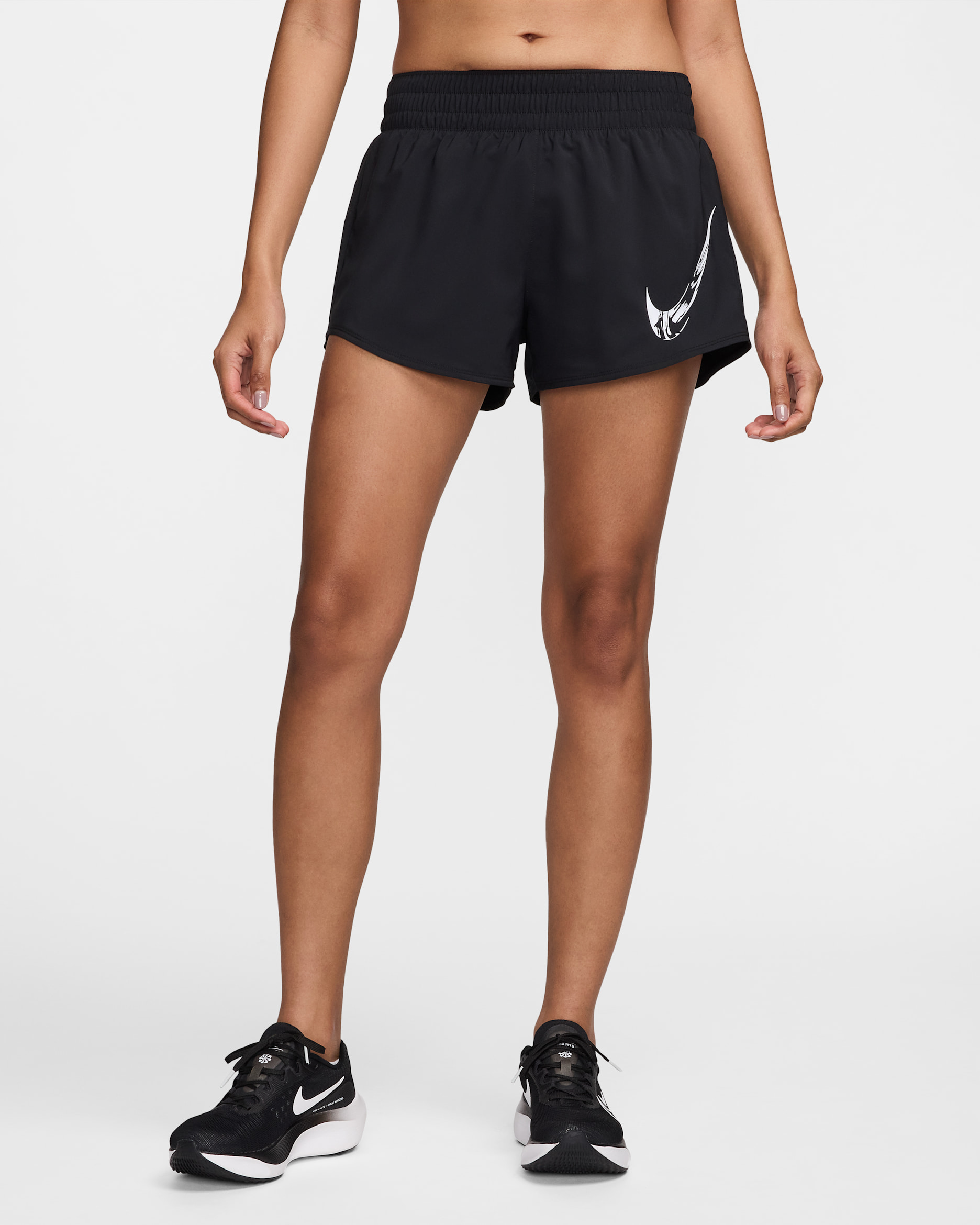 Nike One 女款 Dri-FIT 中腰附內裡褲圖樣短褲 - 黑色/白色