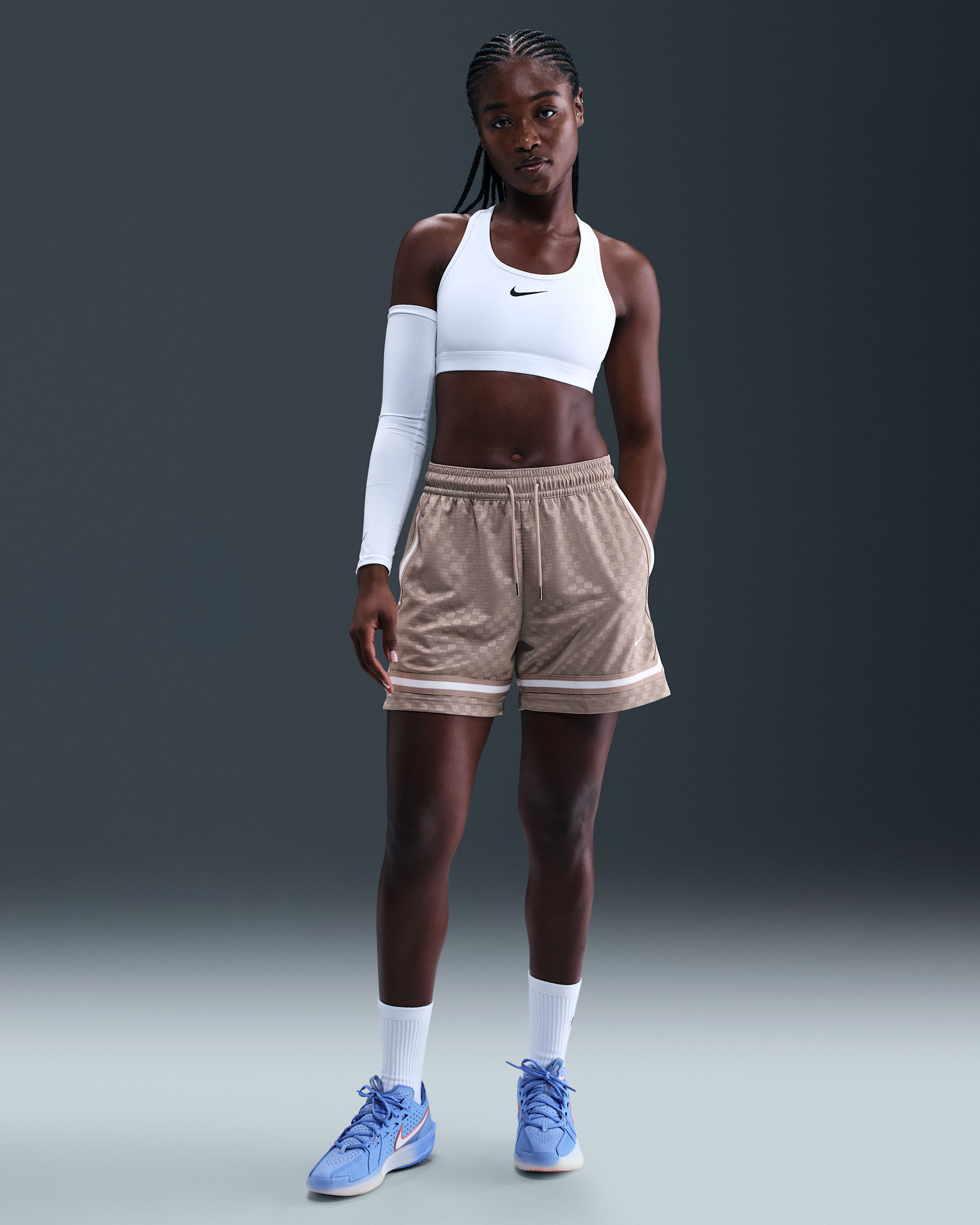 Nike Crossover Dri-FIT basketshorts til dame - Malt/Malt/Hvit