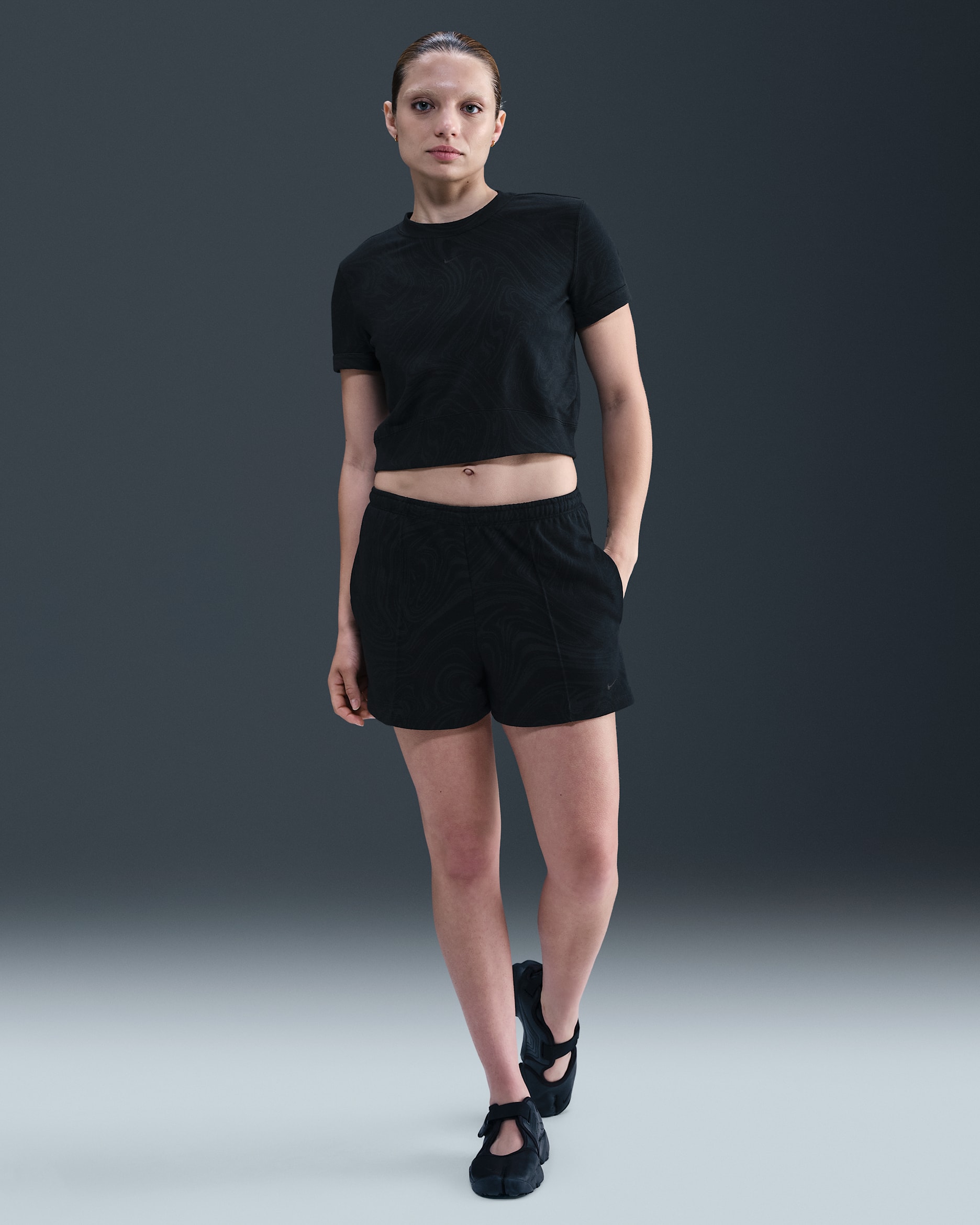 Shorts de French Terry con estampado de tiro medio para mujer Nike Sportswear Chill Terry - Negro/Negro