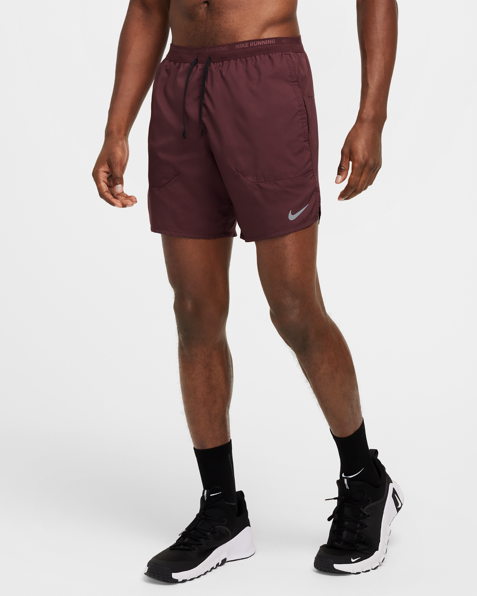 Nike Stride Dri-FIT-Laufshorts mit Futter für Herren (ca. 18 cm) - Burgundy Crush/Schwarz