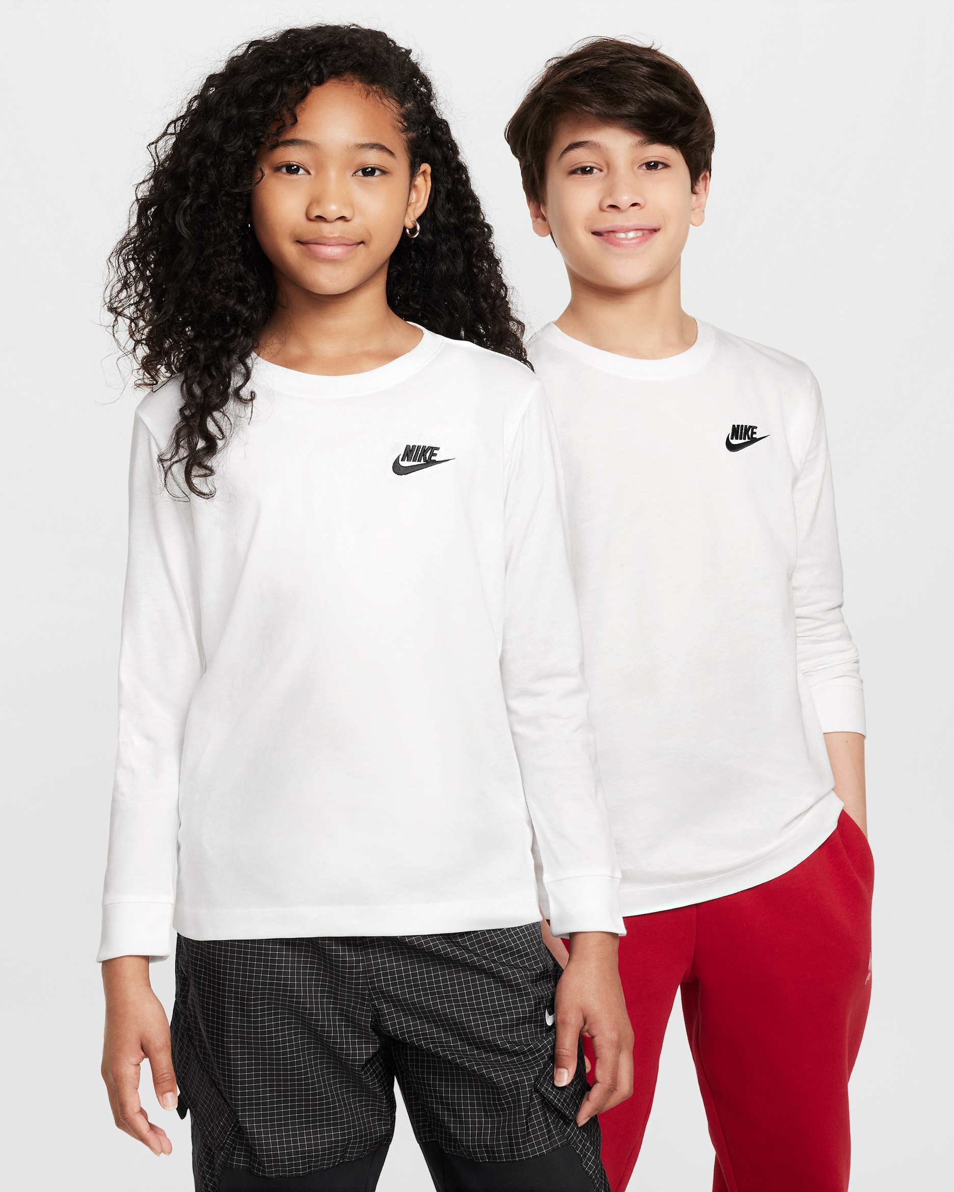 Nike Sportswear hosszú ujjú póló nagyobb gyerekeknek - Fehér/Fekete
