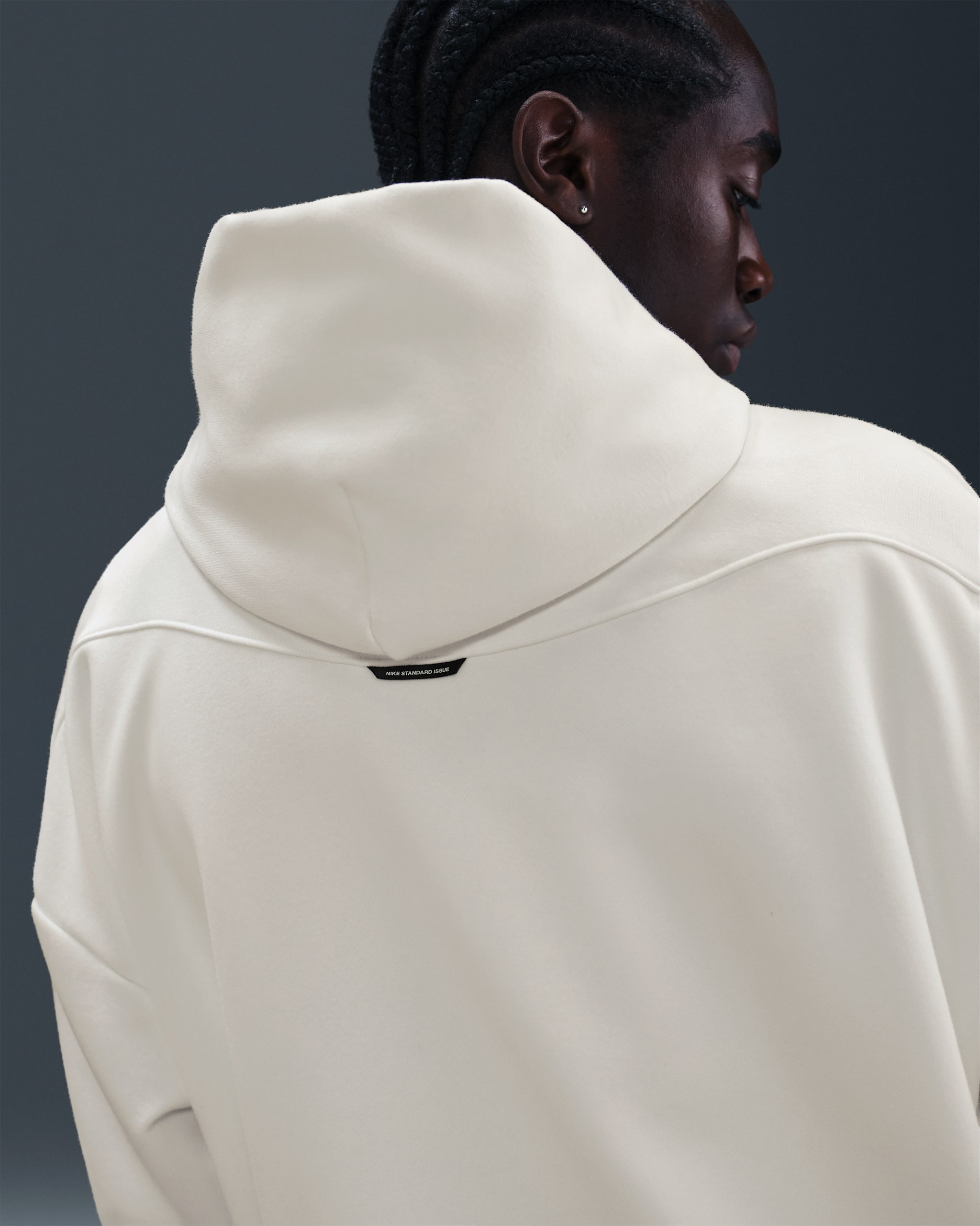 Nike Standard Issue Men's Therma-FIT Brushed Basketball Pullover Hoodie