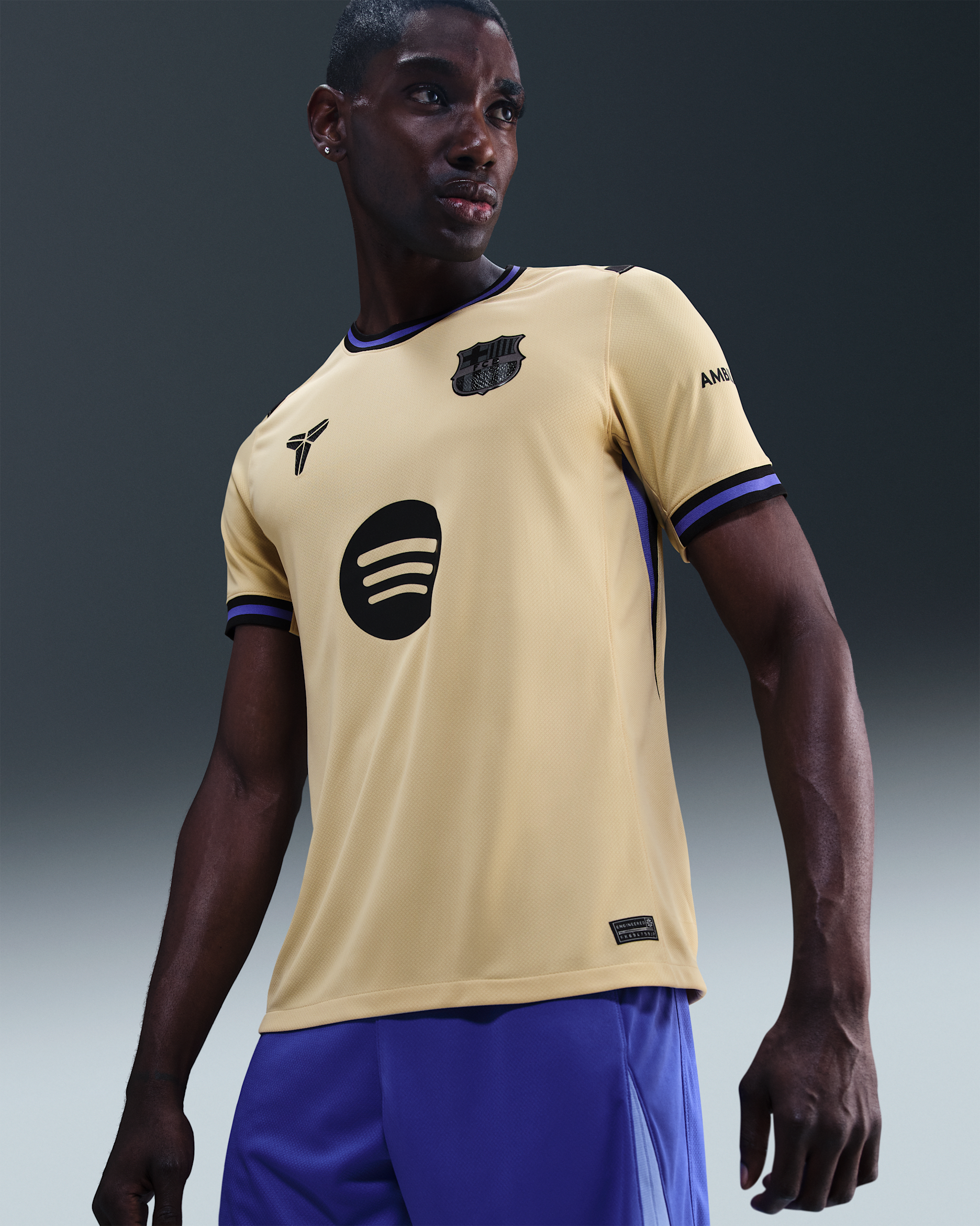 Jersey de fútbol Kobe Dri-FIT Replica del FC Barcelona visitante 2025/26 Stadium para hombre - Oro team/Oro team/Violeta persa/Negro